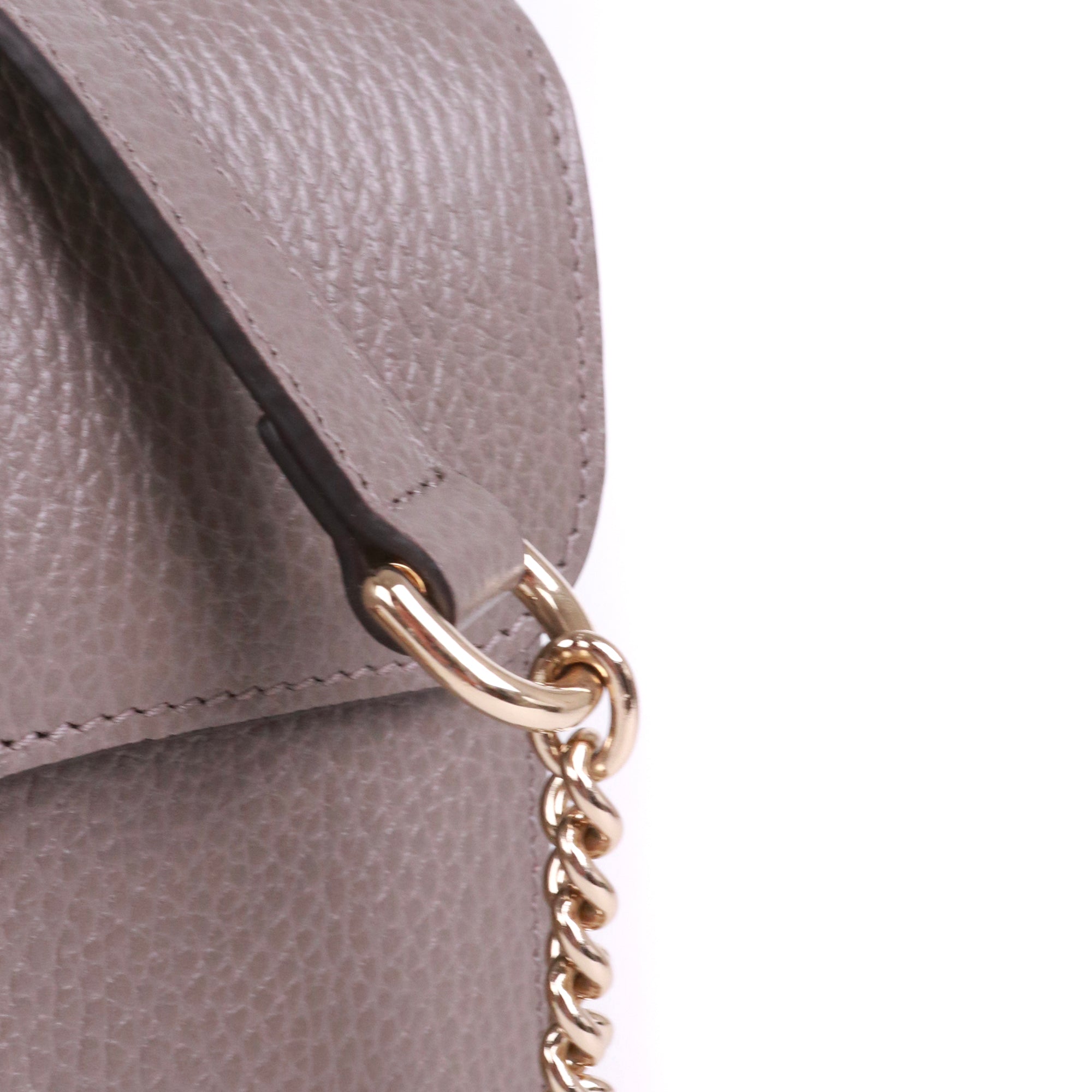 GUCCI - Sac à bandoulière Interlocking Gucci en cuir grainé gris