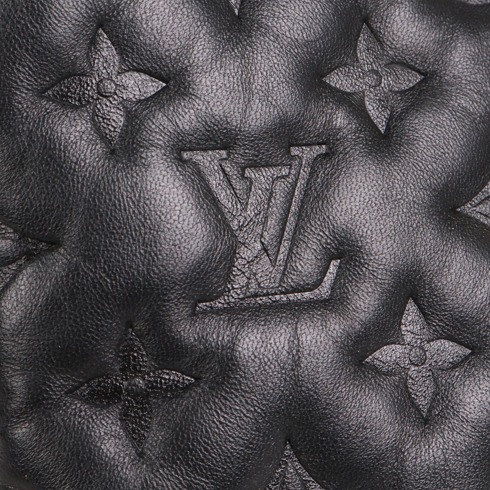 LOUIS VUITTON - Sac à bandoulière Coussin PM en cuir matelassé noir