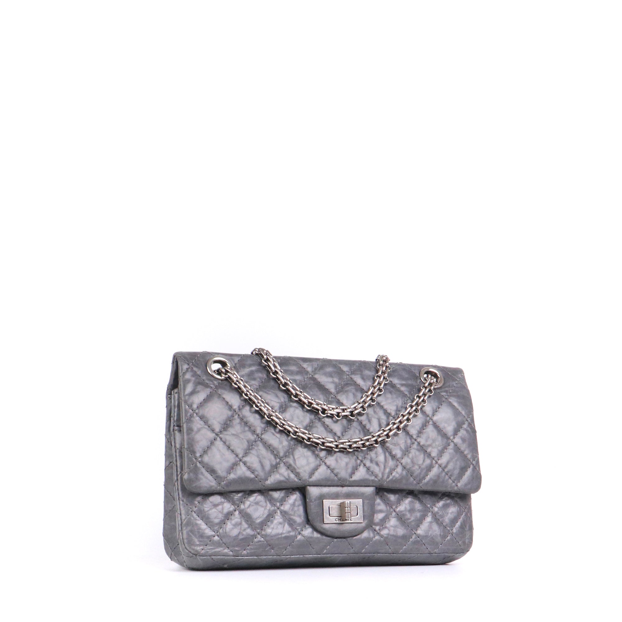 CHANEL - Sac à bandoulière 2.55 Chanel small en cuir froissé gris vintage