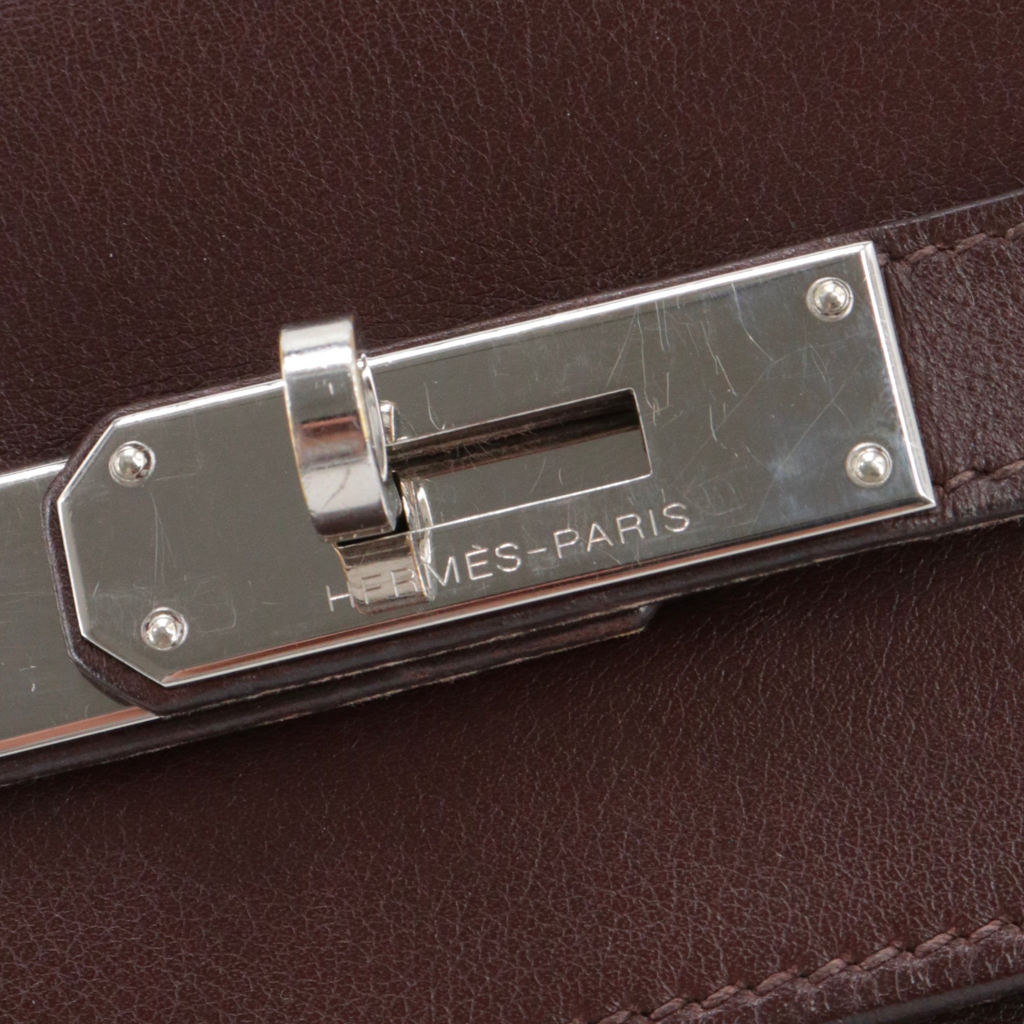 HERMÈS - Sac à main Kelly 32 Hermès en cuir evergrain cacao