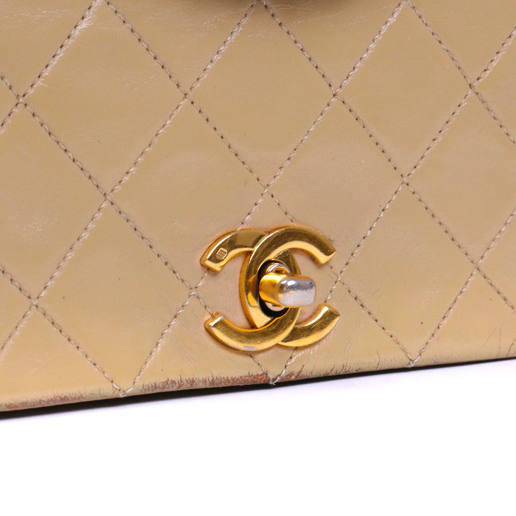 CHANEL - Sac à main Classique/Timeless Full Flap Chanel en cuir lisse beige vintage