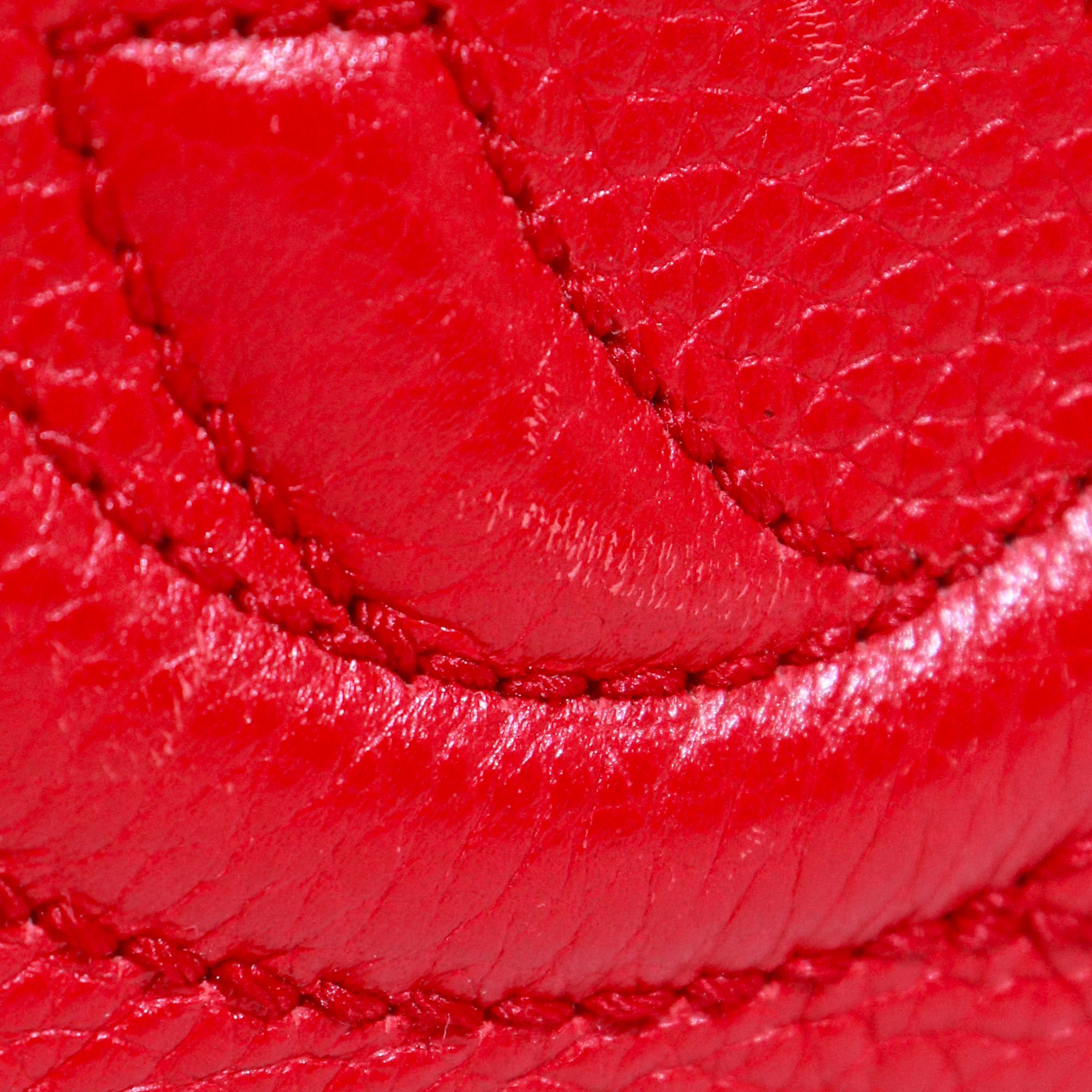 GUCCI - Sac à bandoulière Soho Camera Gucci en cuir grainé rouge