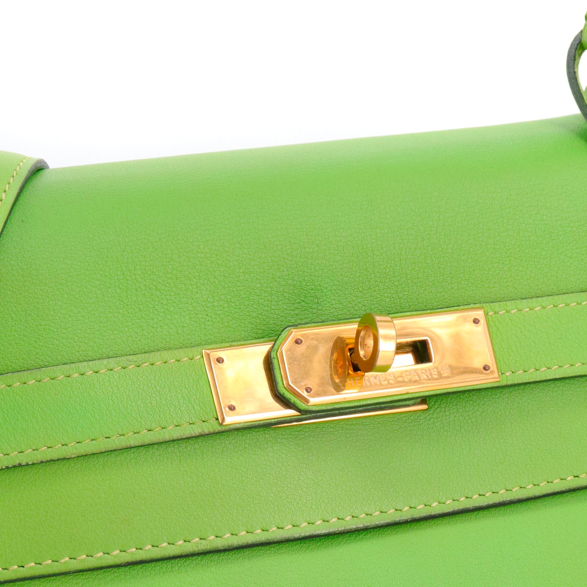 HERMÈS - Sac à main Kelly 35 Hermès en cuir swift vert grany