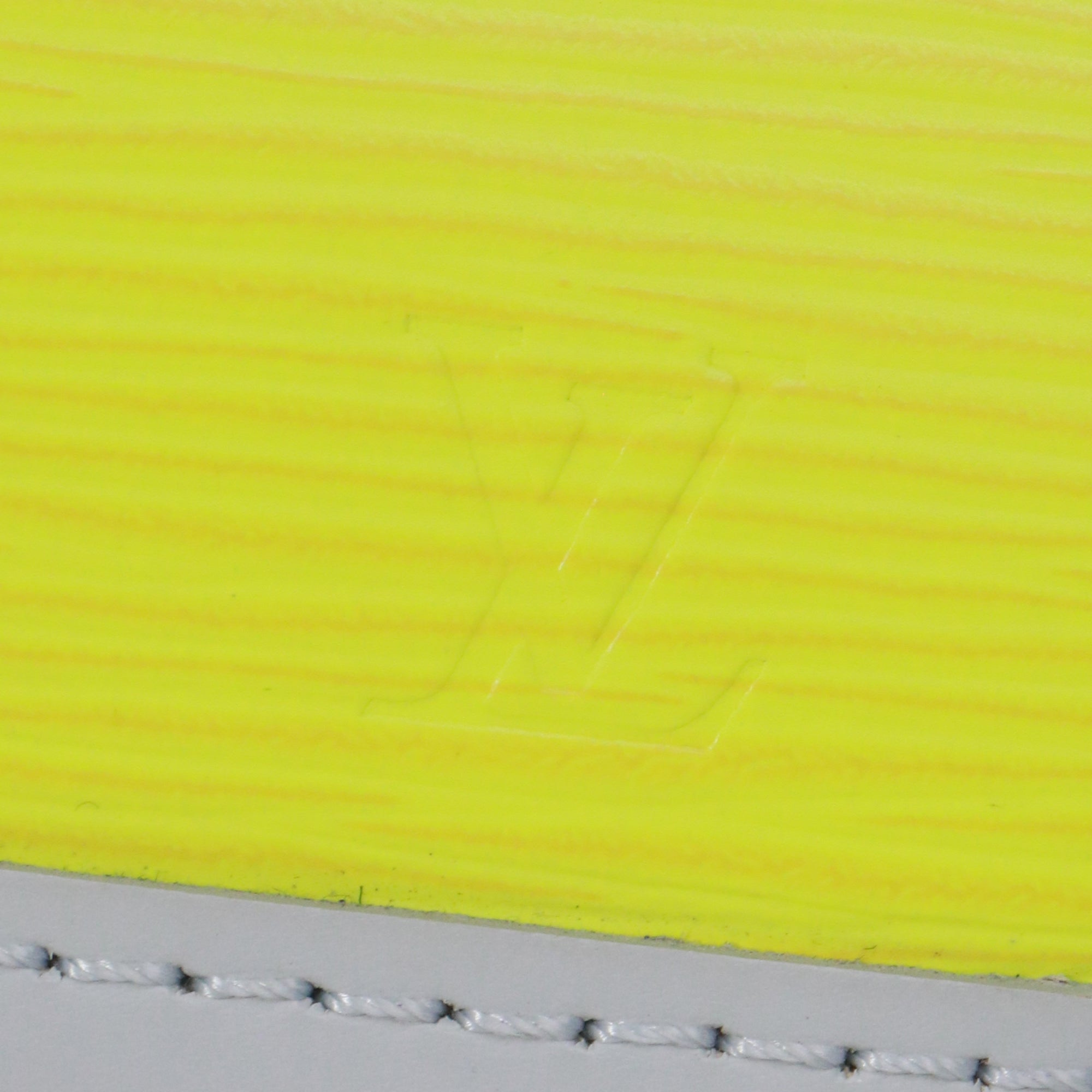 LOUIS VUITTON - Sac à bandoulière Noé mini Louis Vuitton en cuir épi jaune