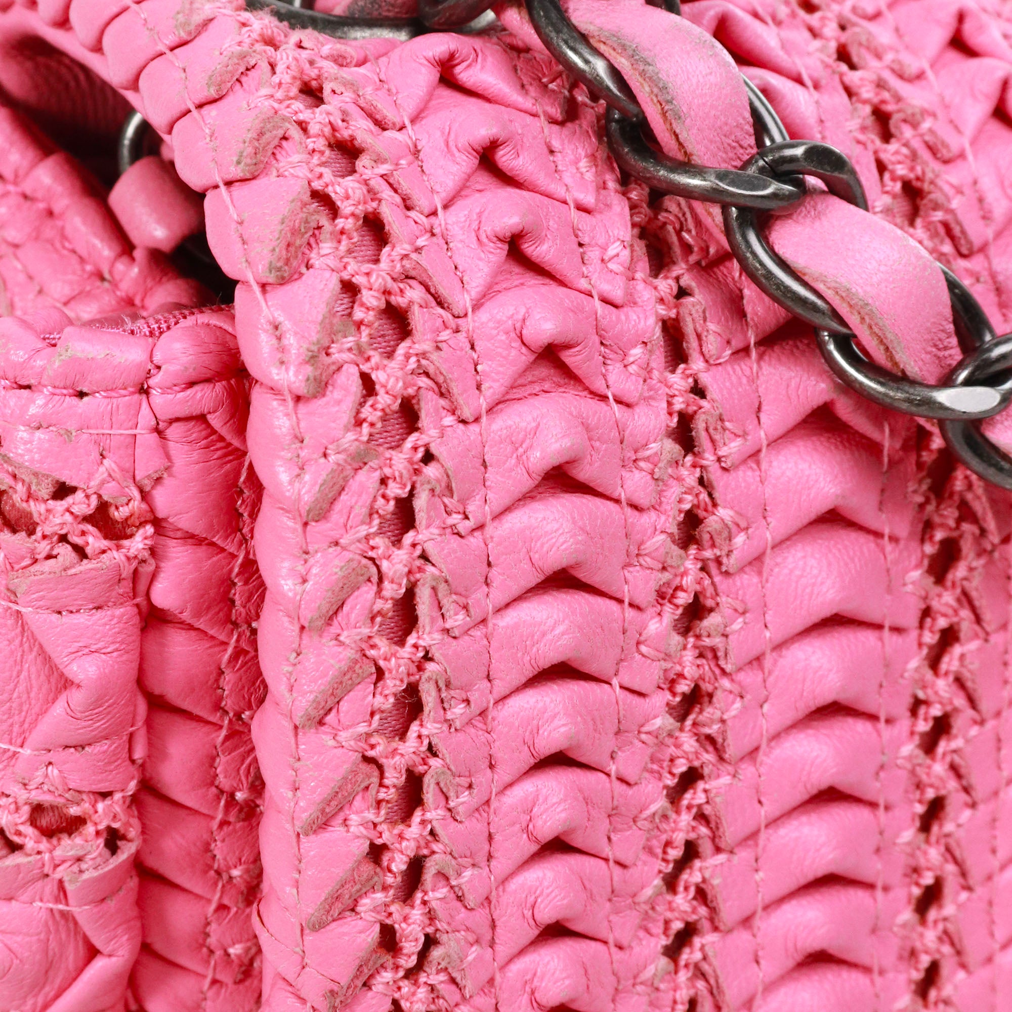 CHANEL - Sac à bandoulière Timeless Mini Square Chanel en crochet cuir rose