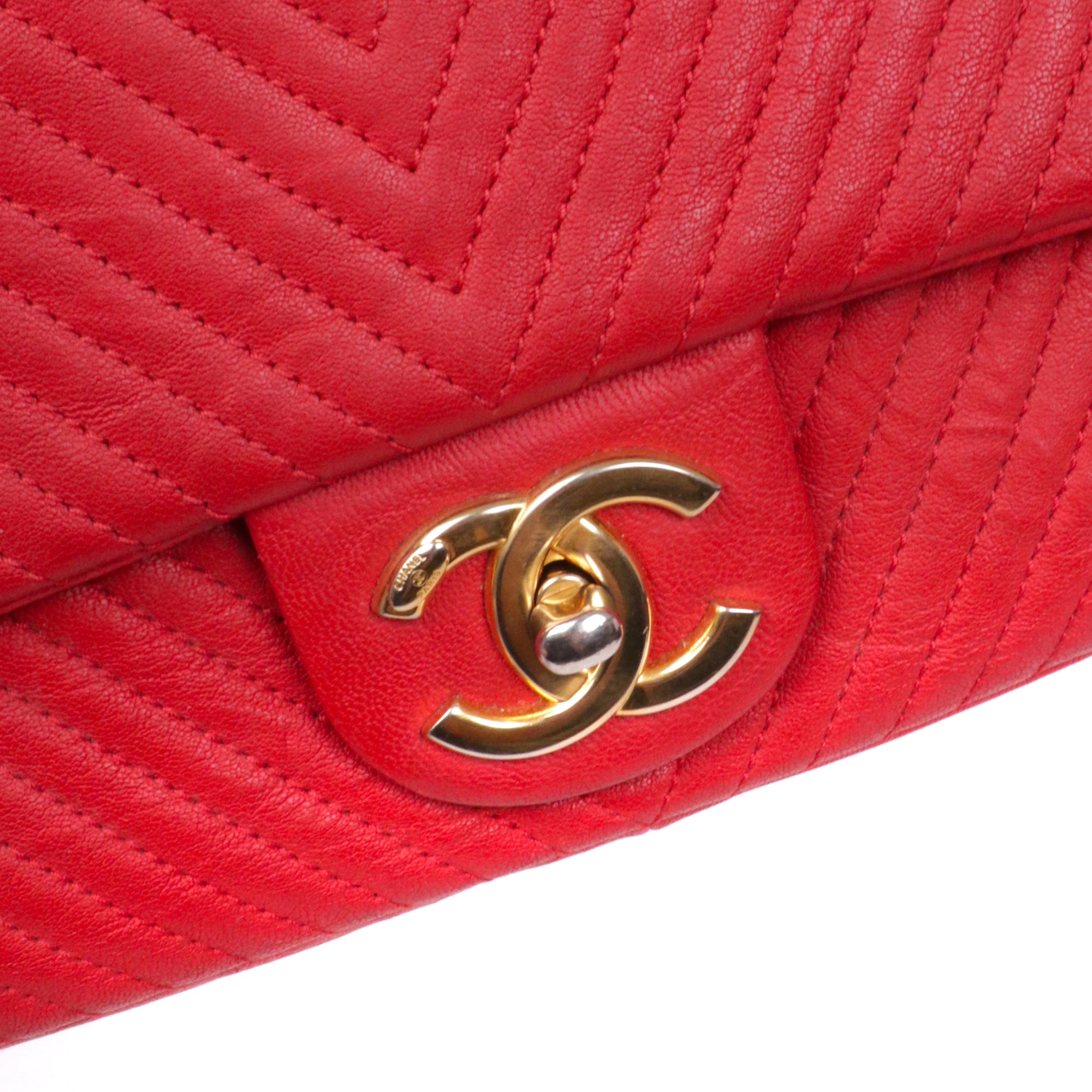 CHANEL - Sac à main Classique/Timeless Médaillon Chanel en cuir chevron rouge