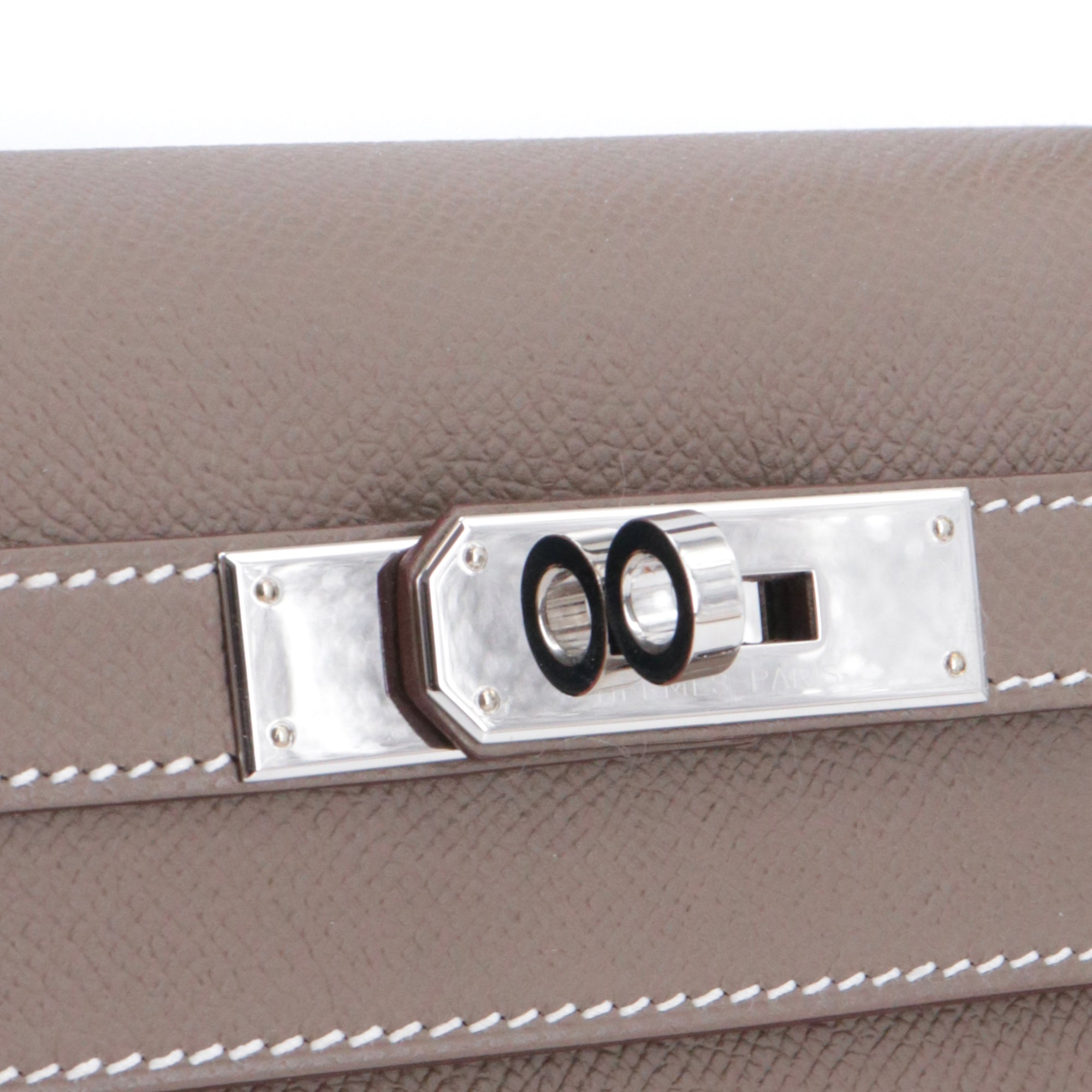 HERMÈS - Kelly 28 handbag in saddle biscuit epsom leather