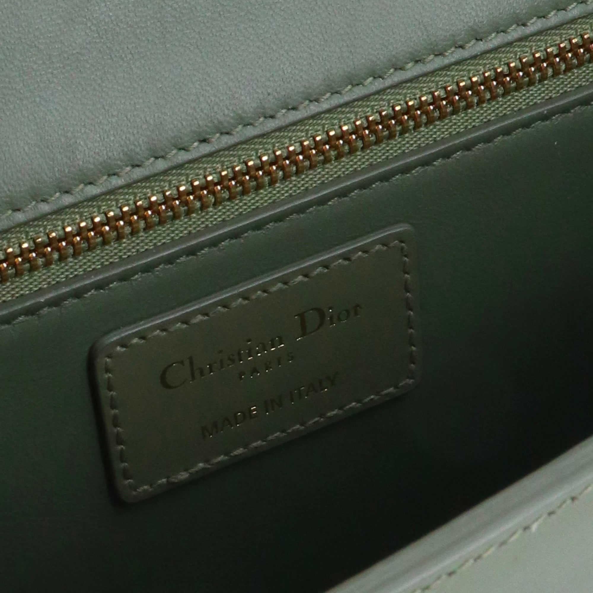 DIOR - Sac à bandoulière 30 Montaigne Dior en cuir vert