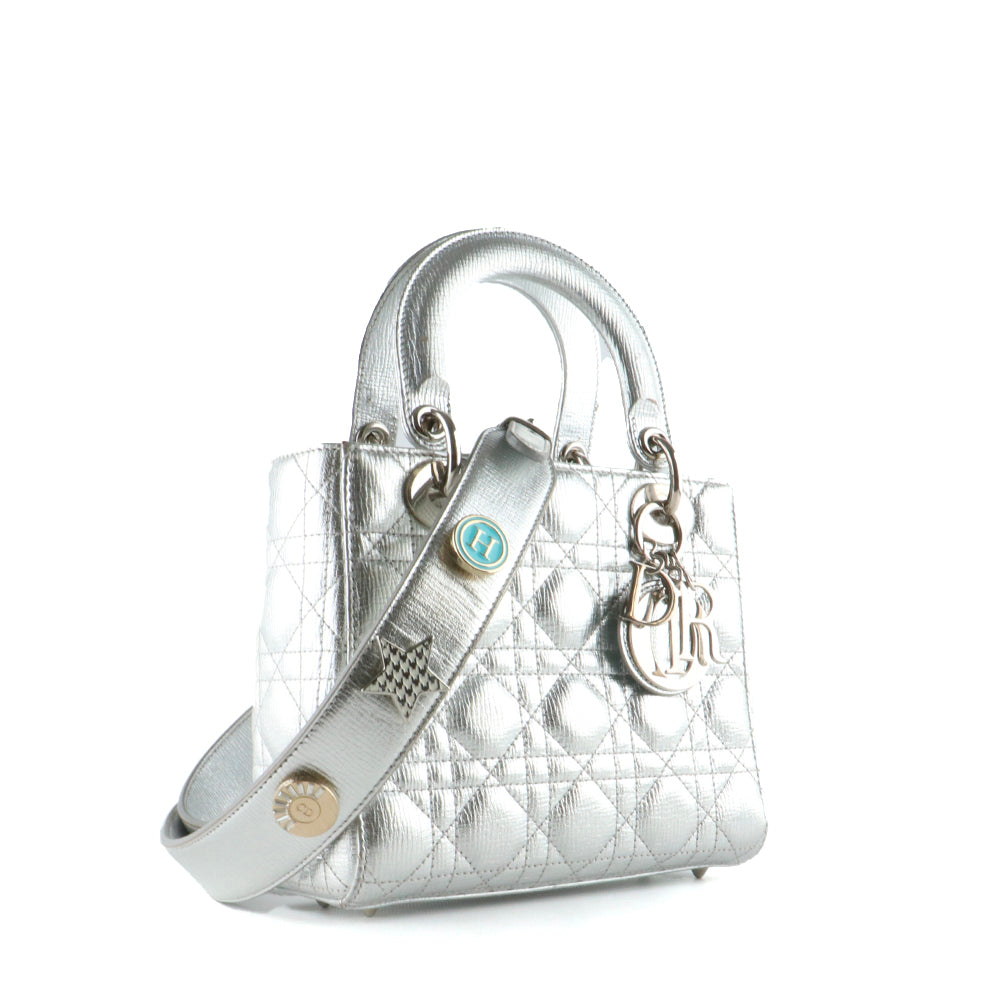 DIOR - Sac à bandoulière Lady Dior small en cuir argenté