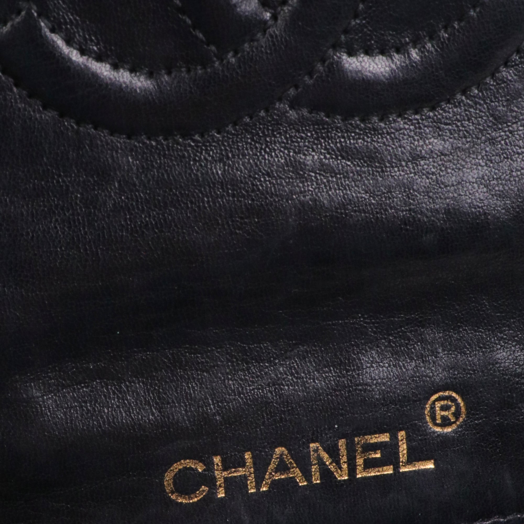 CHANEL - Sac à bandoulière Classique/Timeless Mini Square Chanel en cuir noir vintage