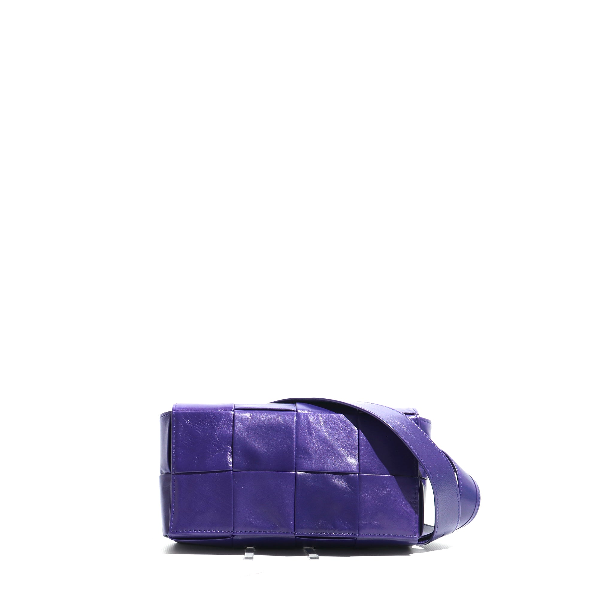 BOTTEGA VENETA - Sac ceinture Cassette mini en cuir lisse violet