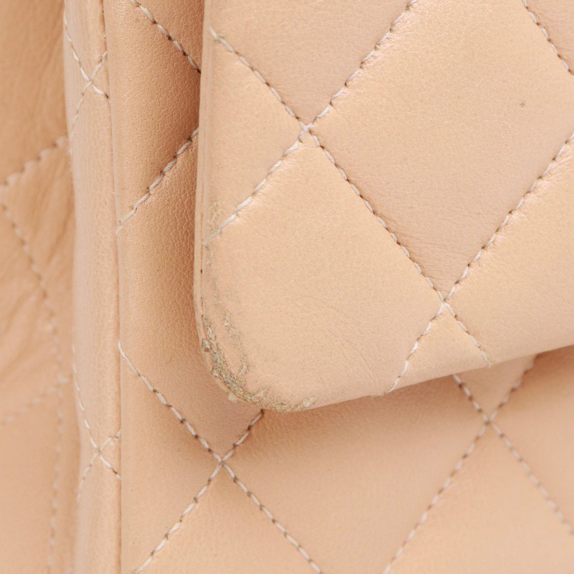 CHANEL - Sac à main Timeless 25 double flap Chanel en cuir matelassé beige vintage