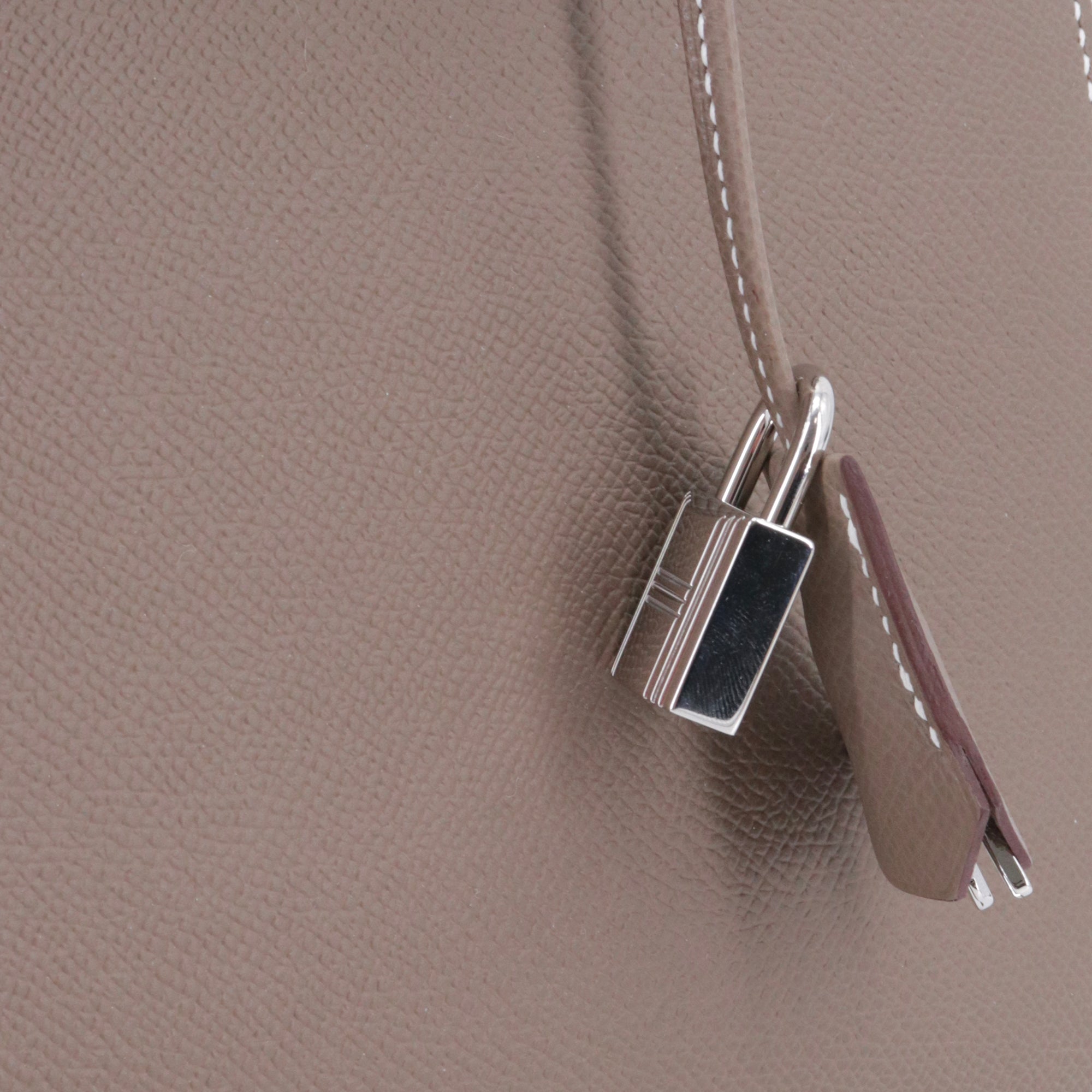 HERMÈS - Kelly 28 handbag in saddle biscuit epsom leather
