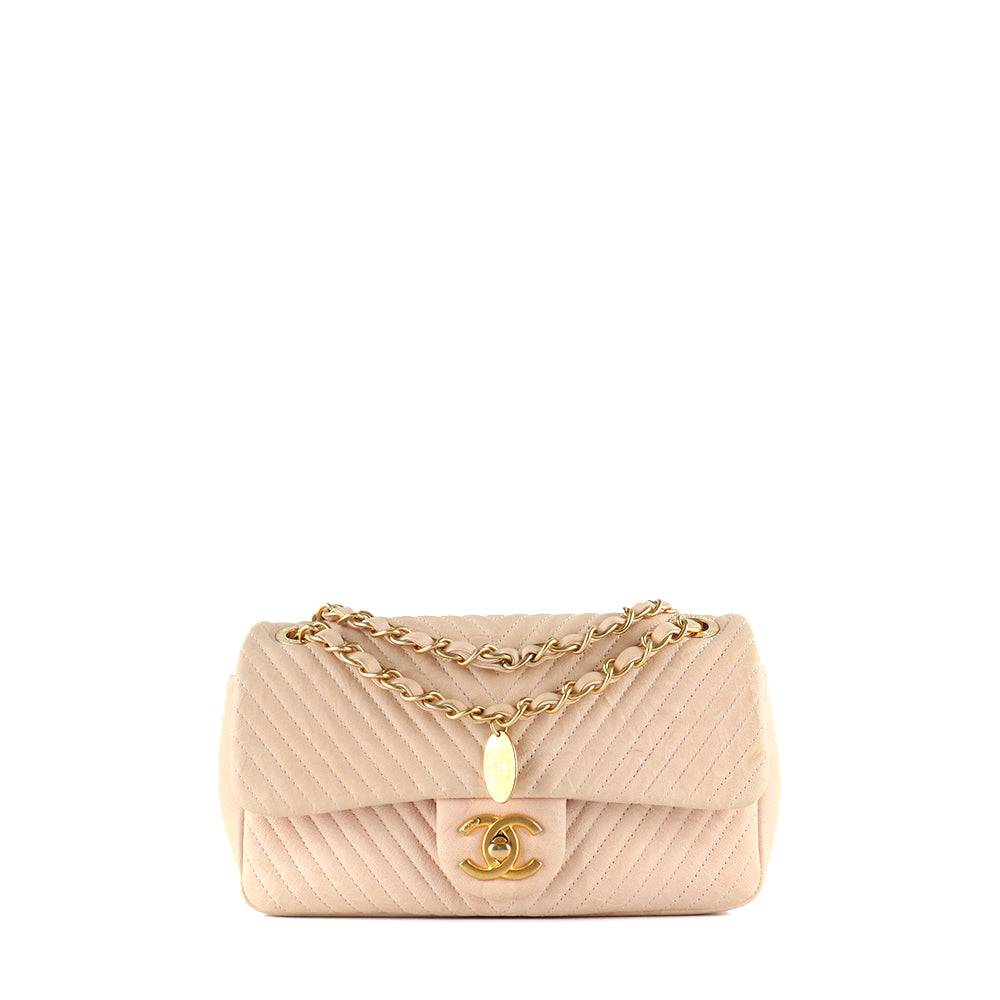 CHANEL - Sac à main Timeless 23 en cuir chevrons beige
