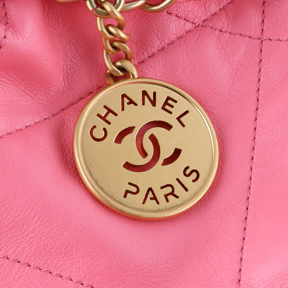 CHANEL - Sac cabas Chanel 22 en cuir matelassé rose et pochette