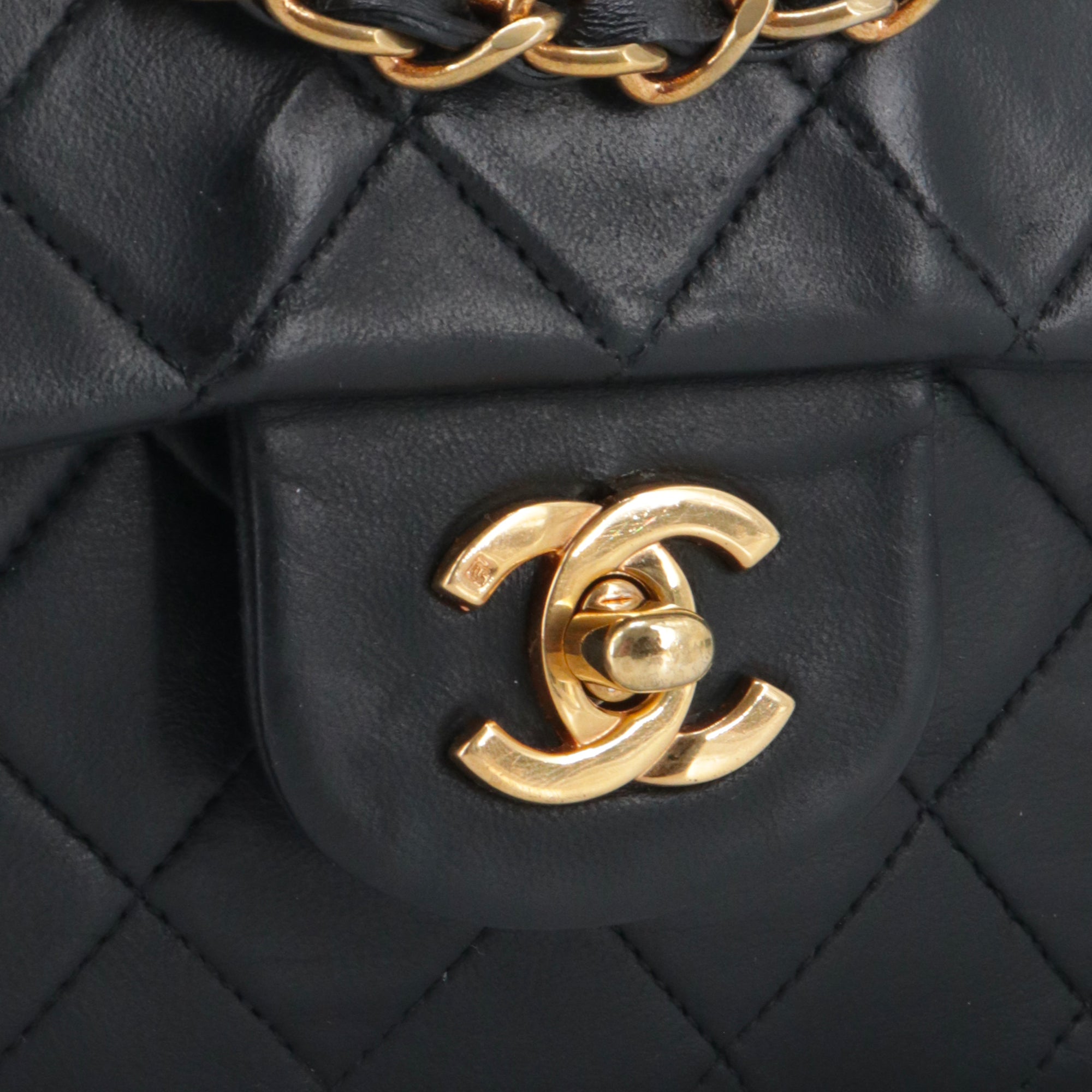 CHANEL - Sac à main Classique/Timeless Chanel 11.12 double flap Chanel en cuir lisse noir vintage