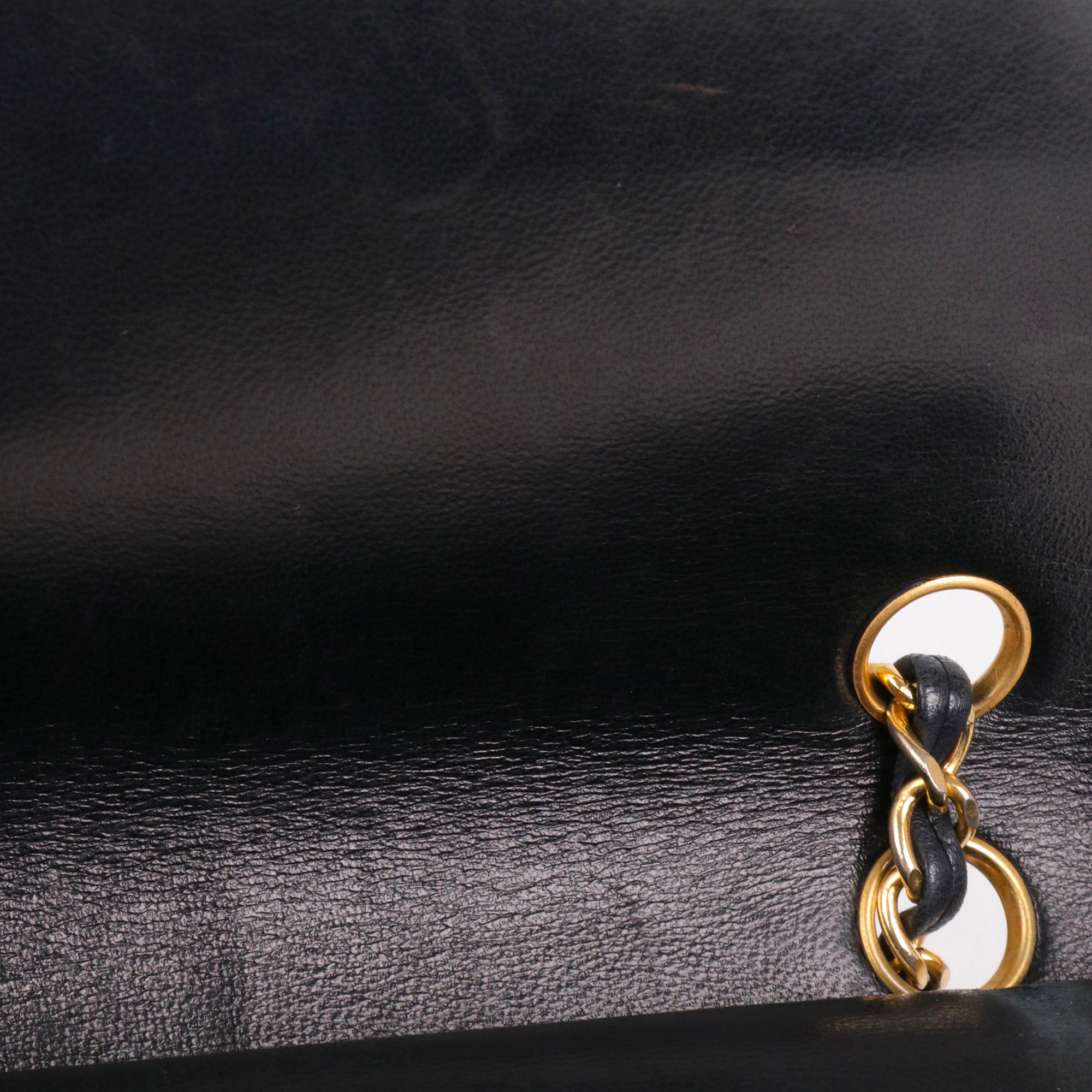 CHANEL - Sac à main Timeless/Classique medium Chanel double flap en cuir matelassé noir vintage