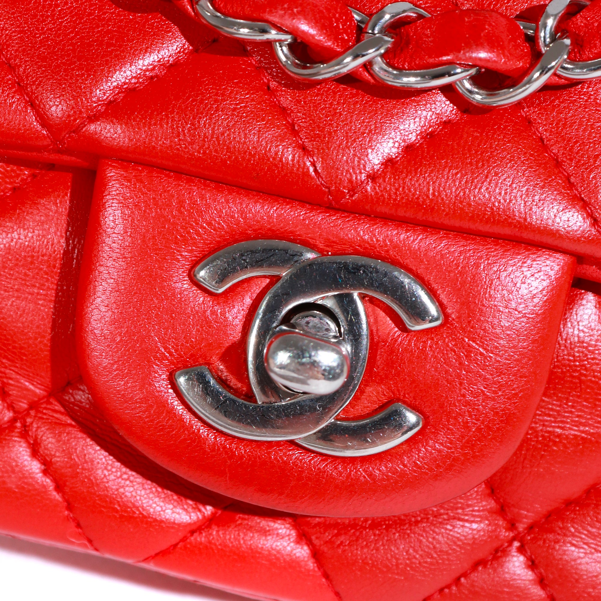 CHANEL - Sac à main Timeless Mini Rectangle en cuir rouge