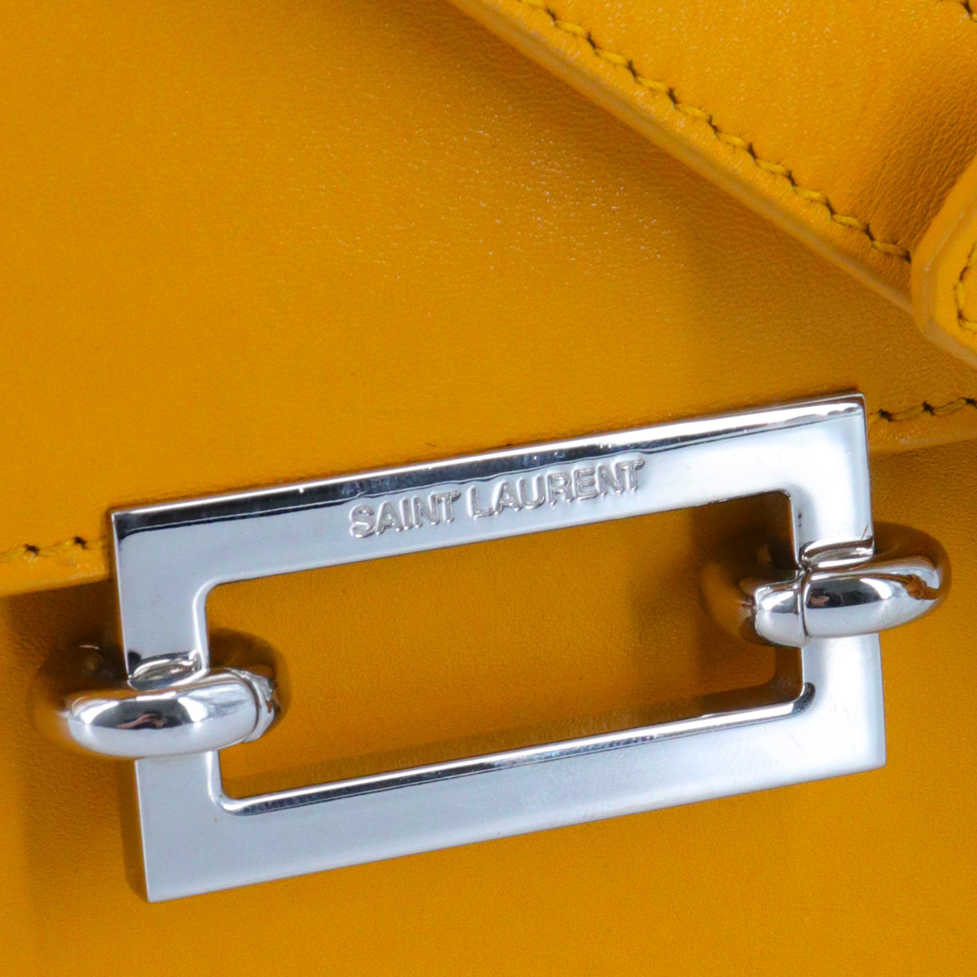 SAINT LAURENT - Sac à bandoulière Pavé Satchel Saint Laurent en cuir jaune moutarde