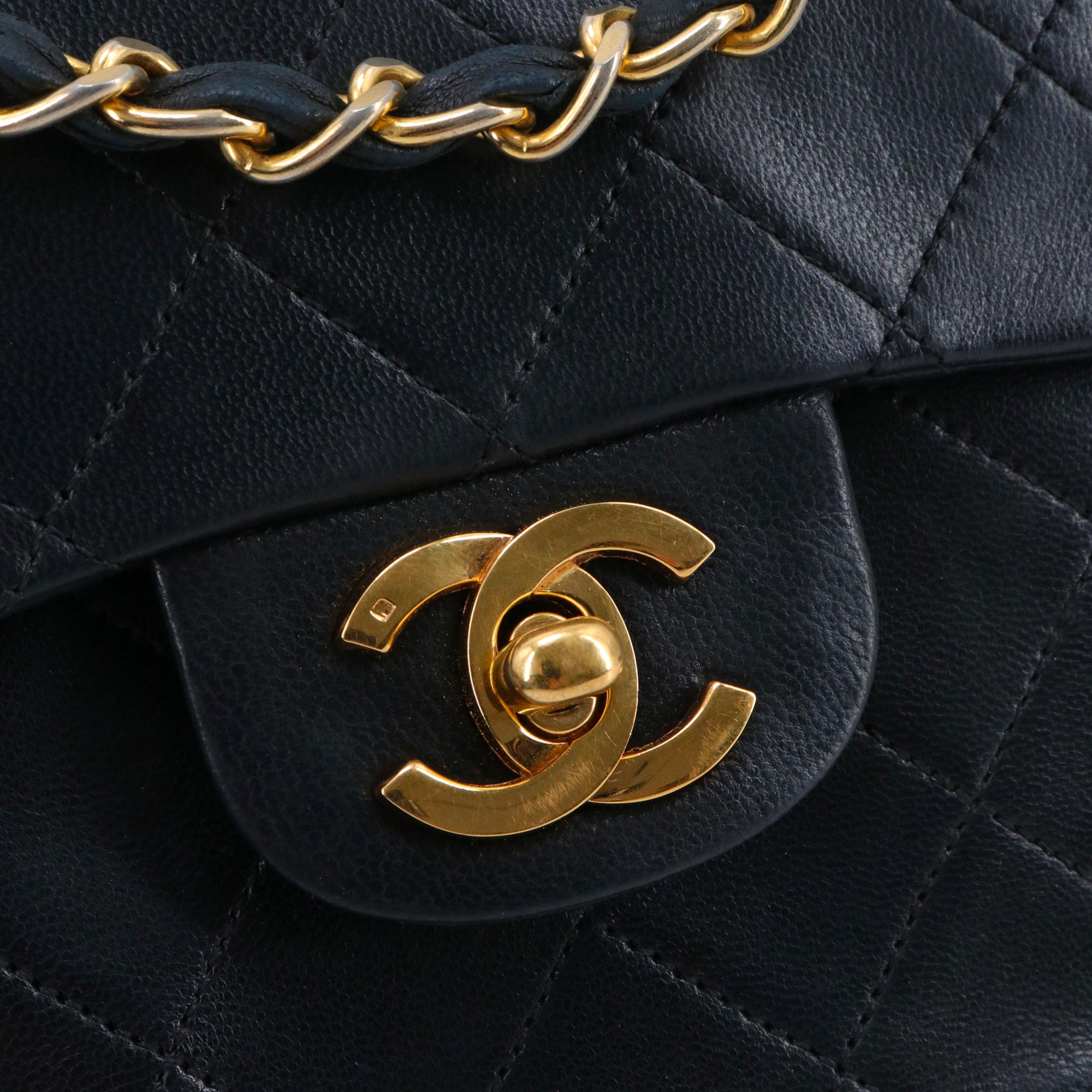 CHANEL - Sac à main Classique/Timeless Chanel 11.12 double flap Chanel en cuir lisse noir vintage