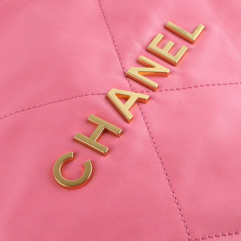 CHANEL - Sac cabas Chanel 22 en cuir matelassé rose et pochette