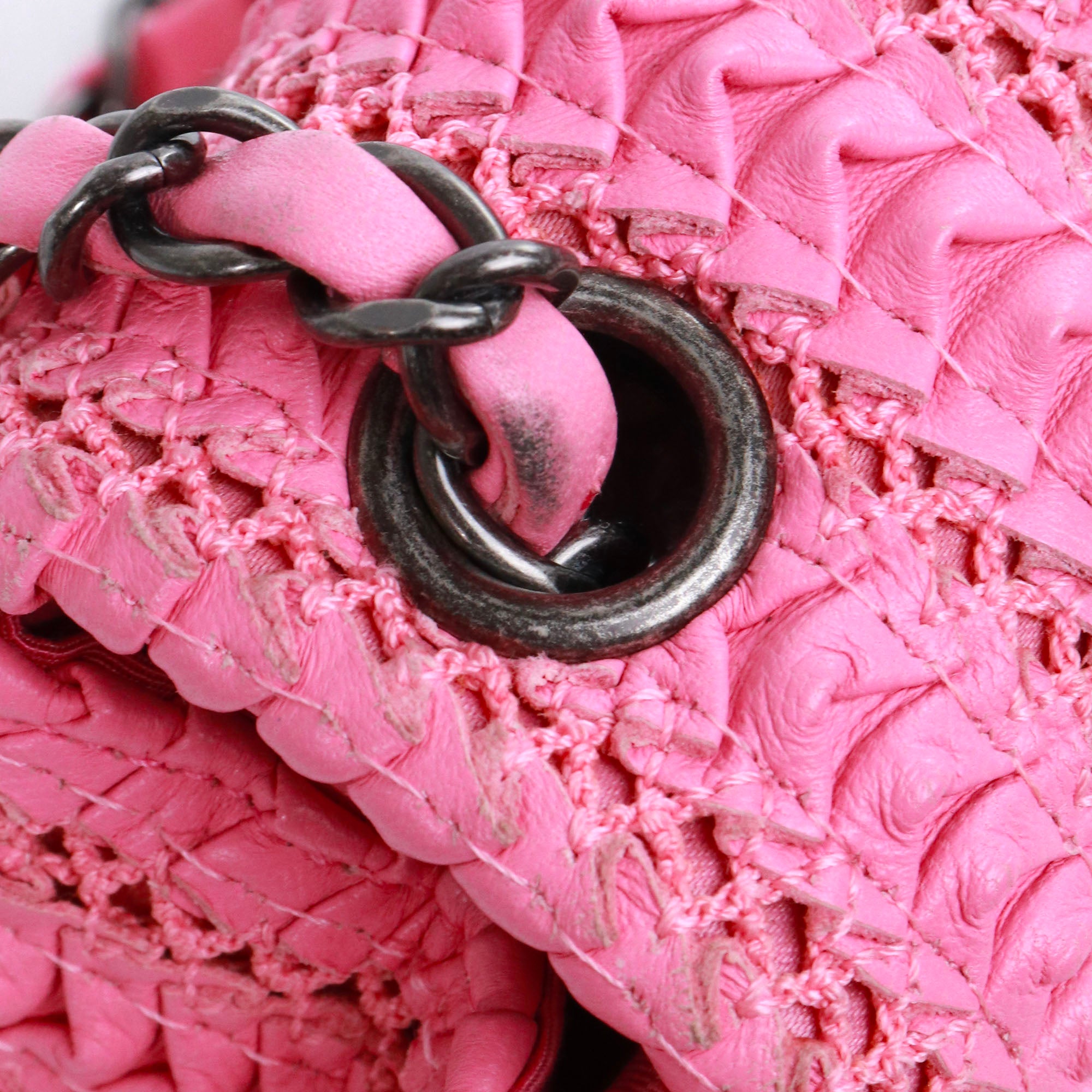 CHANEL - Sac à bandoulière Timeless Mini Square Chanel en crochet cuir rose