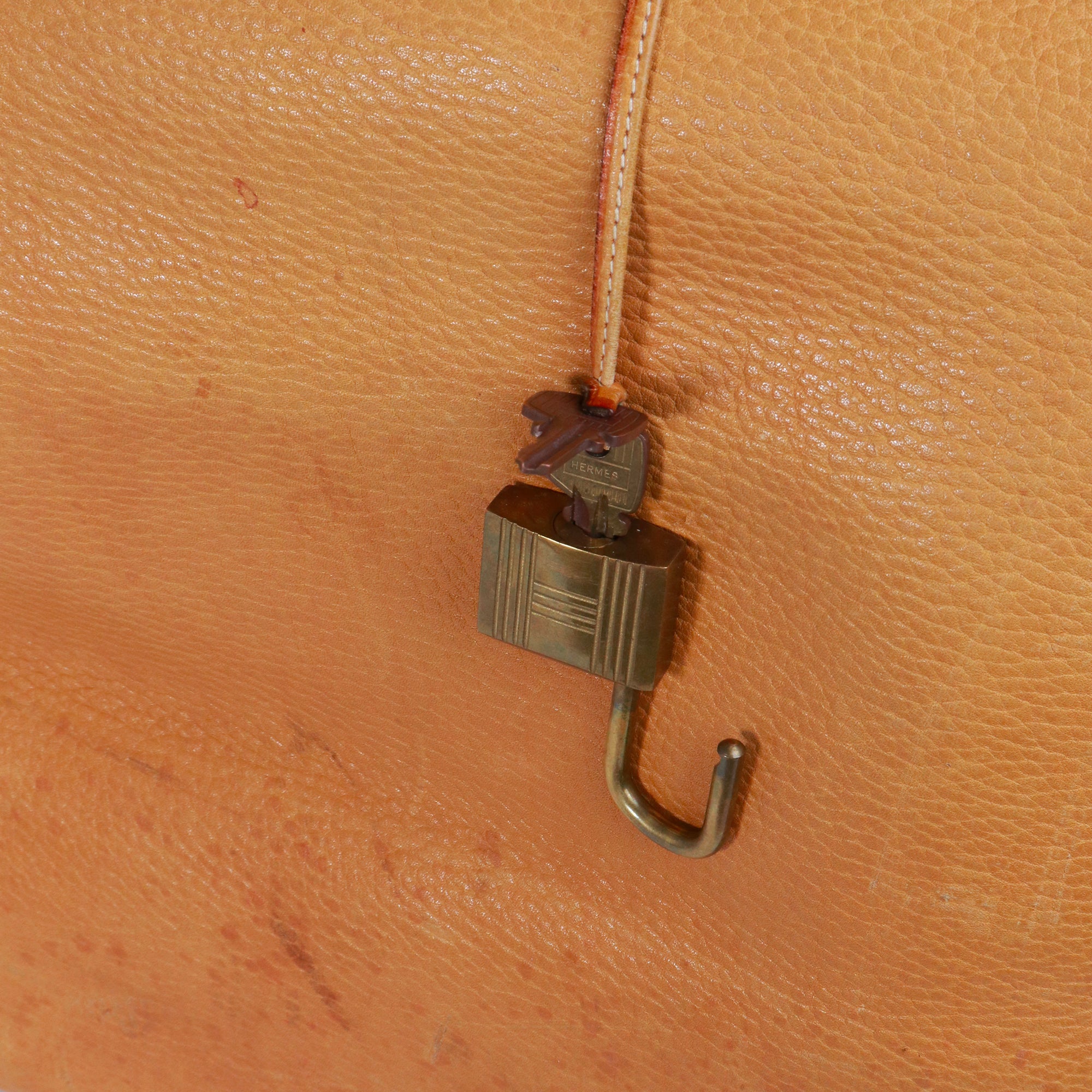 HERMÈS - Sac de voyage Haut à Courroies 60 Hermès en cuir marron vintage