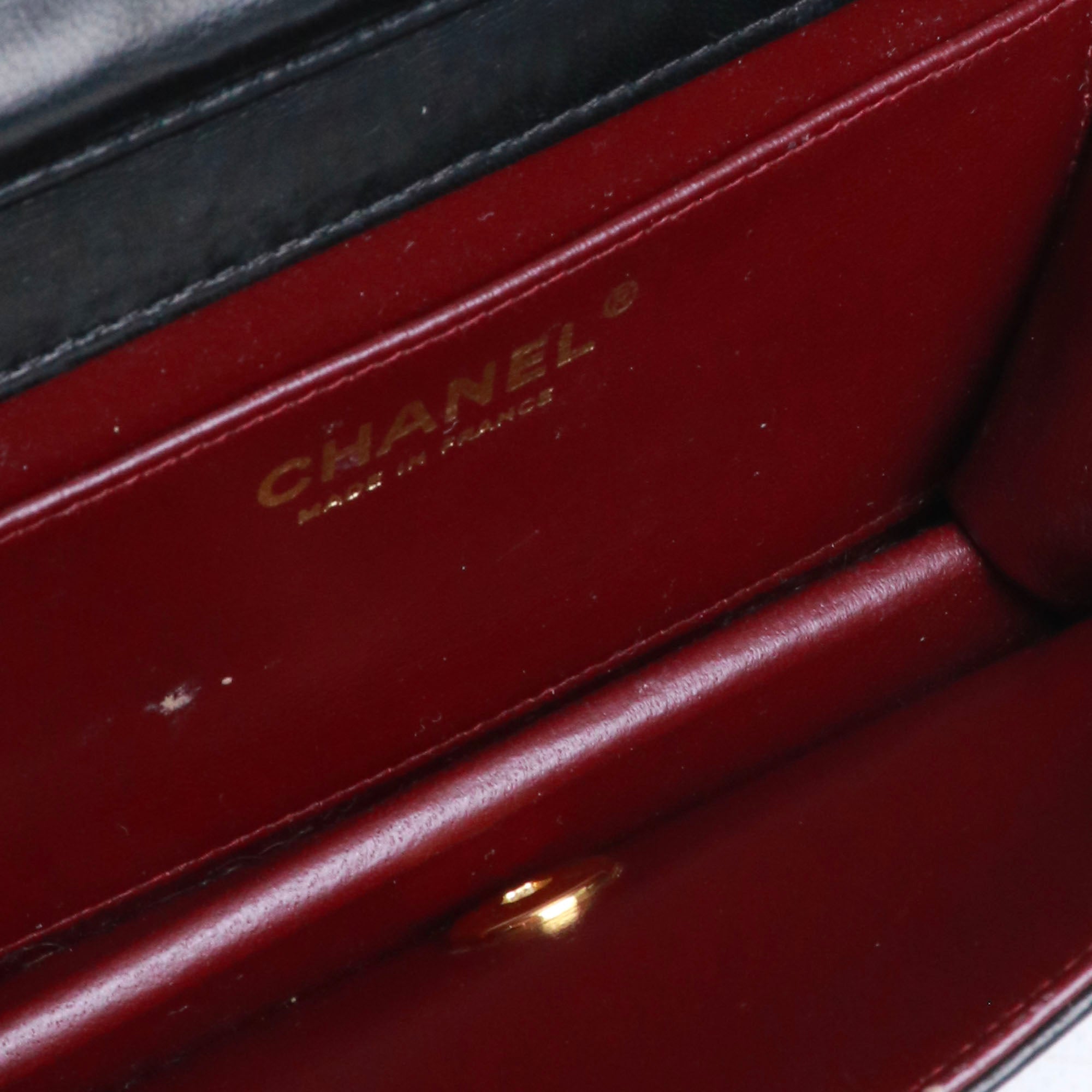 CHANEL - Sac à bandoulière Mademoiselle vintage Chanel en cuir matelassé noir