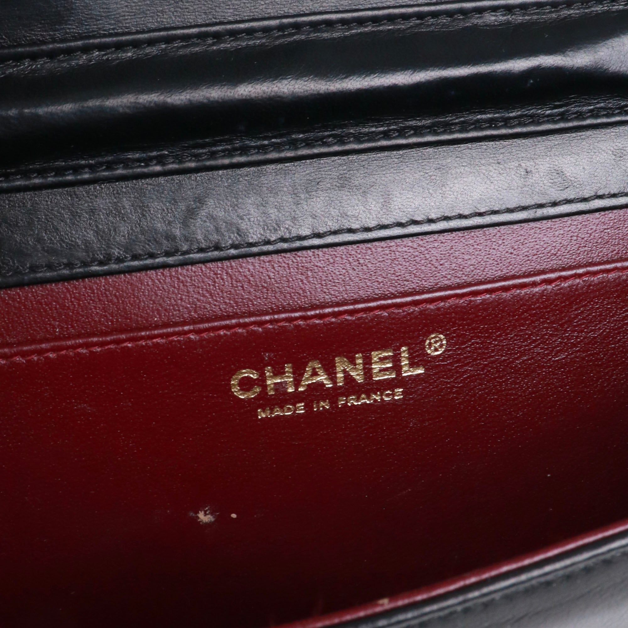 CHANEL - Sac à bandoulière Mademoiselle vintage Chanel en cuir matelassé noir
