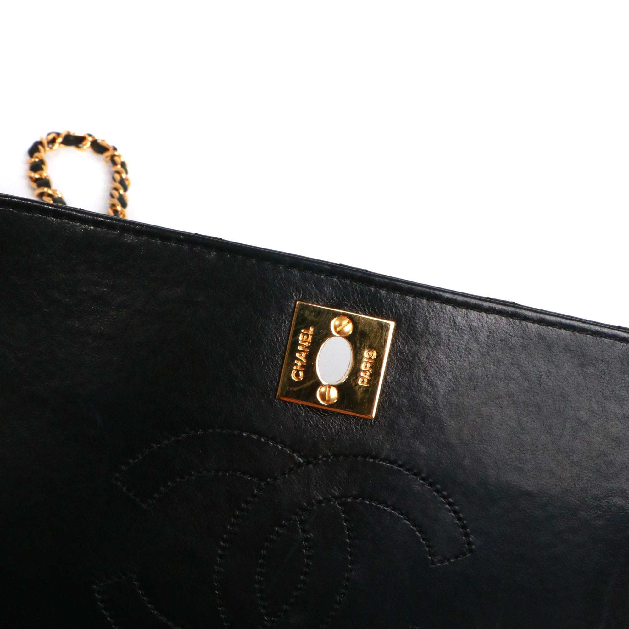 CHANEL - Sac à bandoulière Mademoiselle vintage Chanel en cuir matelassé noir