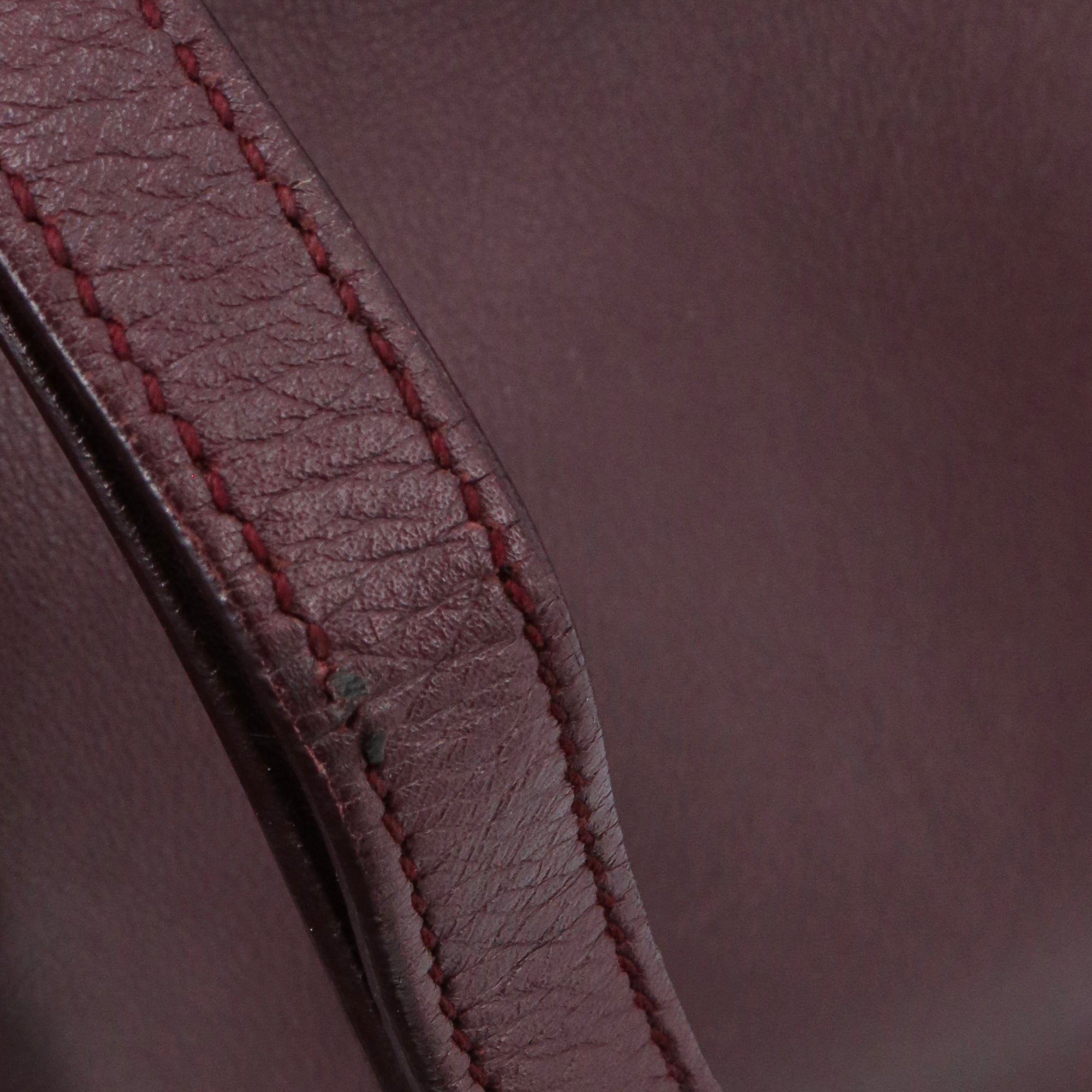 SAINT LAURENT - Sac à bandoulière Cabas Monogram Saint Laurent en cuir bordeaux