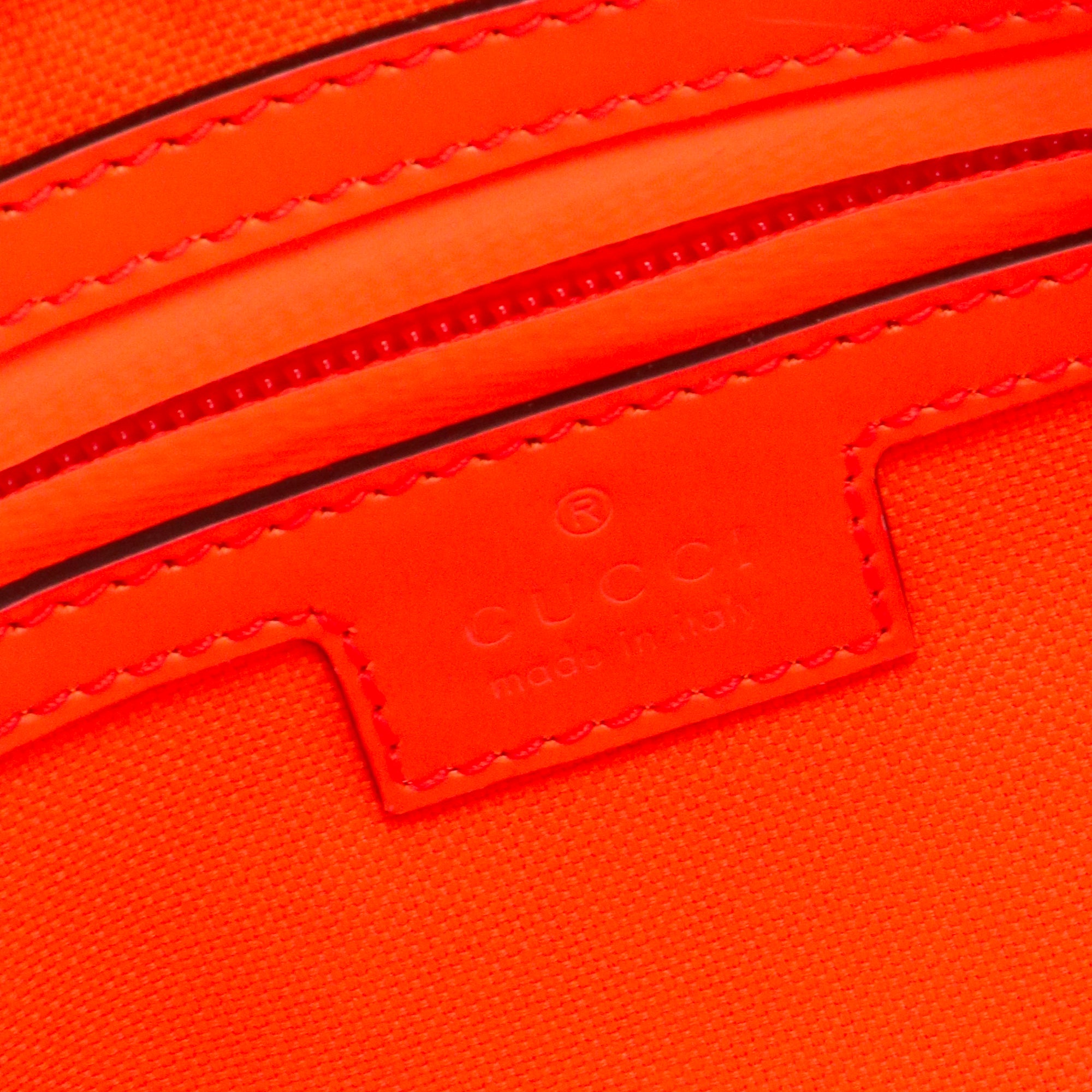 GUCCI - Sac ceinture PM Gucci en cuir effet caoutchouc orange fluo