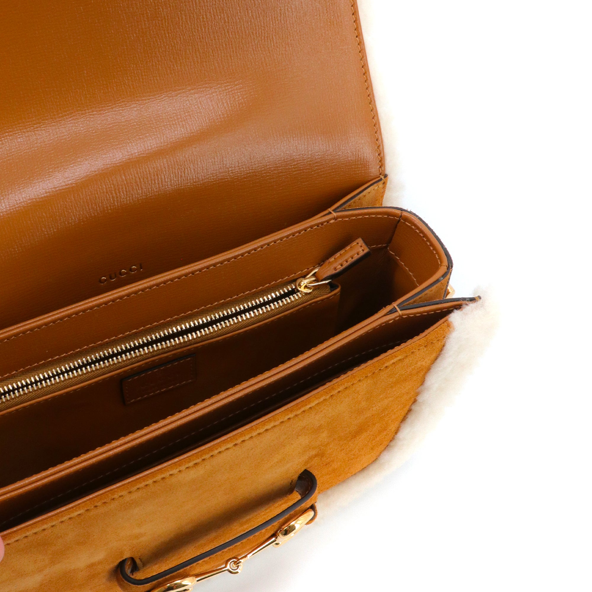 GUCCI - Sac à bandoulière Horsebit 1955 Gucci en daim camel et fourrure