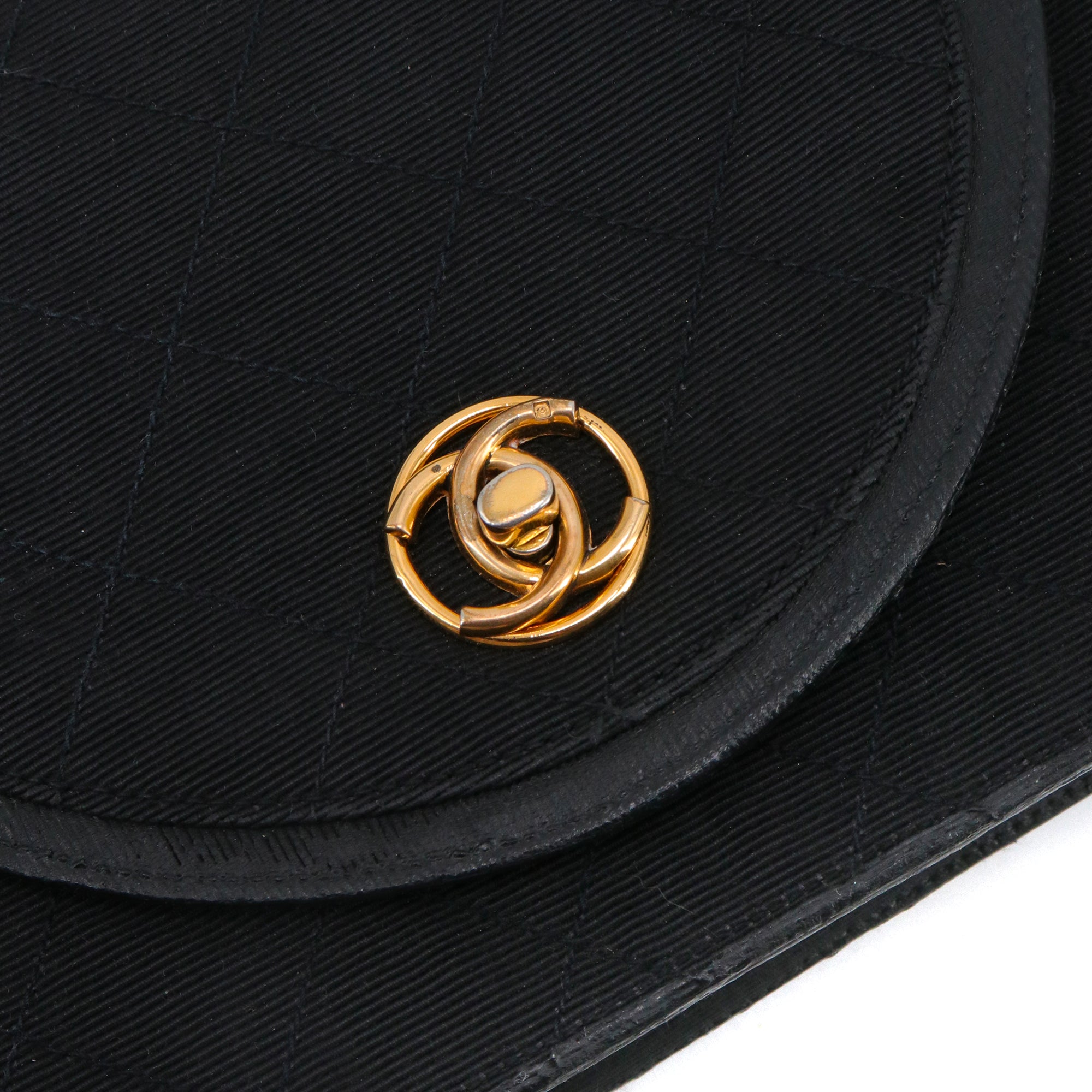 CHANEL - Sac à bandoulière vintage Chanel en toile noire vintage