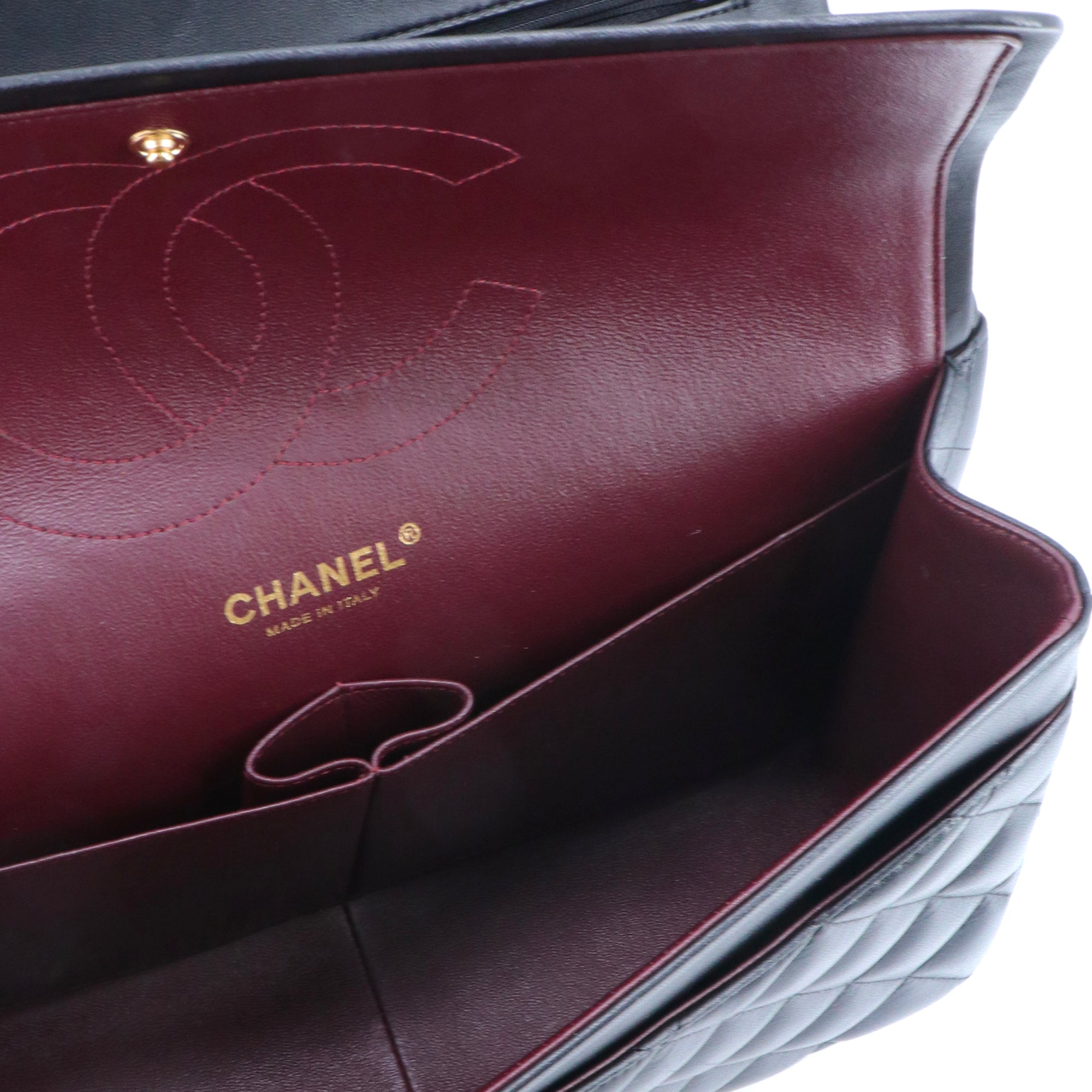 CHANEL - Sac à main Classique/Timeless Jumbo Chanel en cuir lisse noir