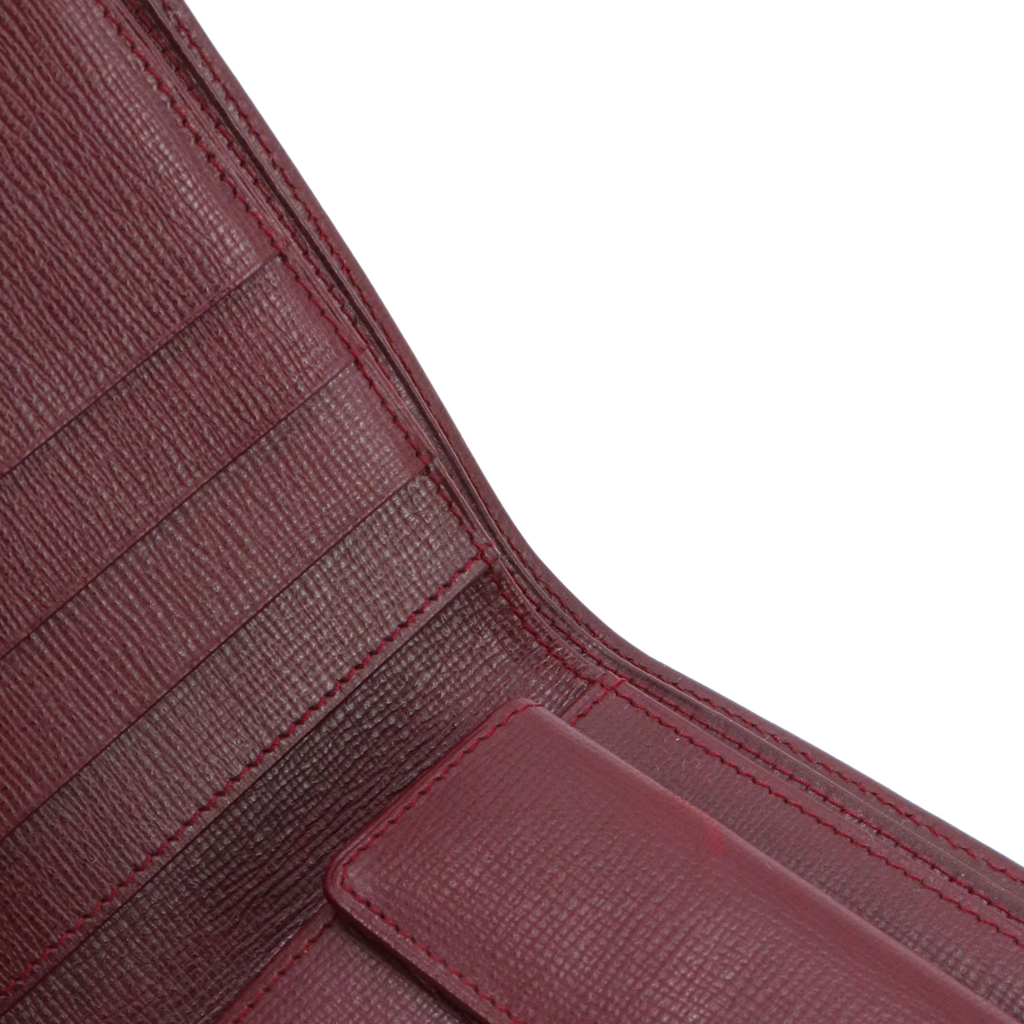 CARTIER - Portefeuille Multiple Must Cartier en cuir grainé bordeaux