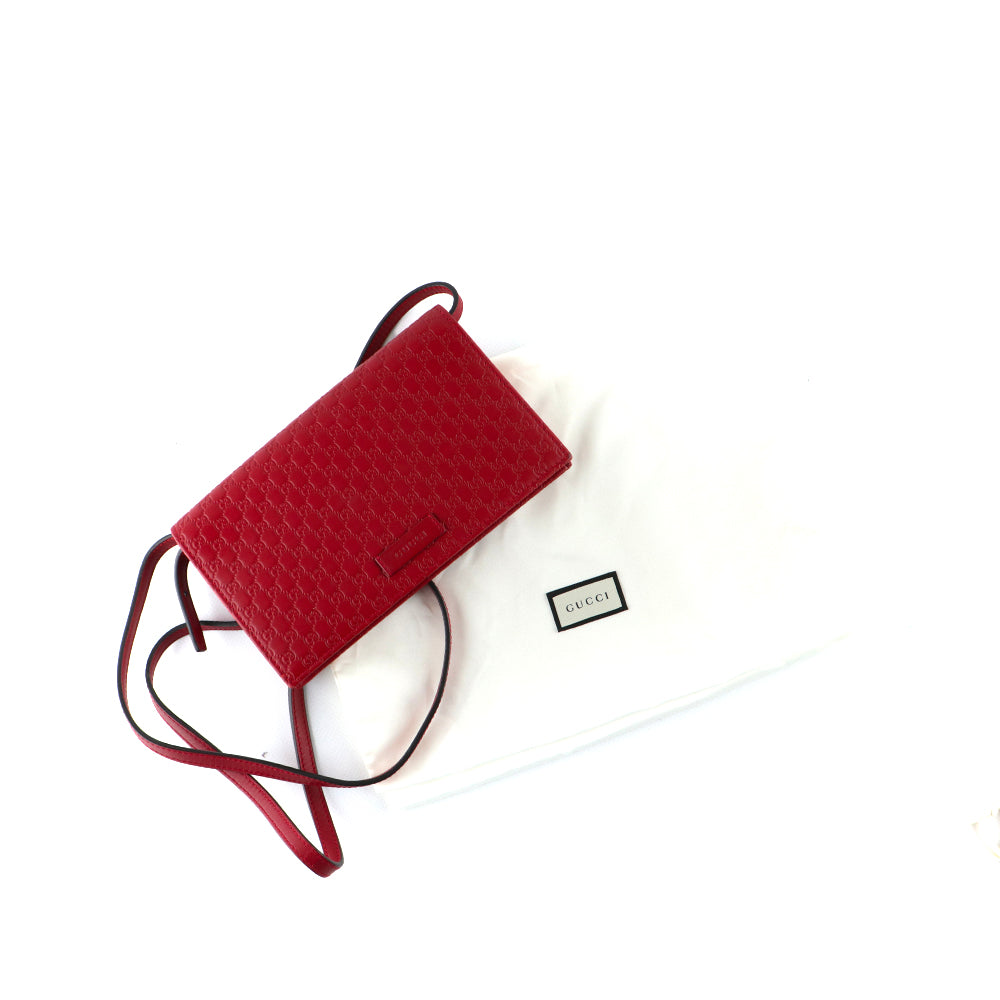 GUCCI - Sac à bandoulière en cuir GG embossé bordeaux