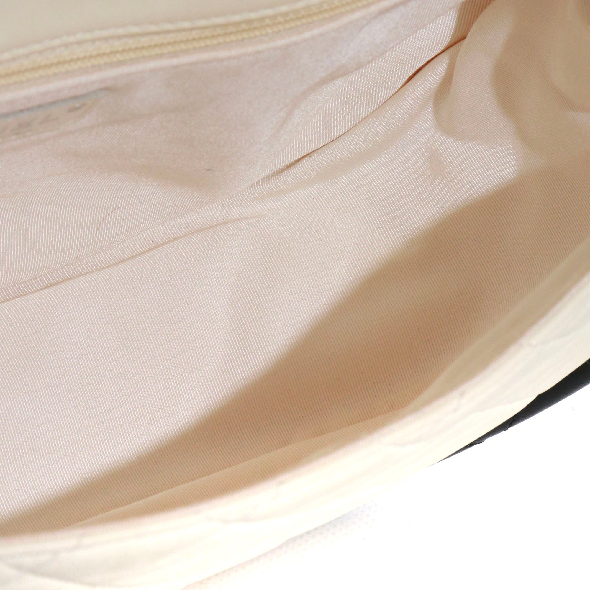 CHANEL - Sac à main Hula Hoop Chanel vintage en cuir blanc