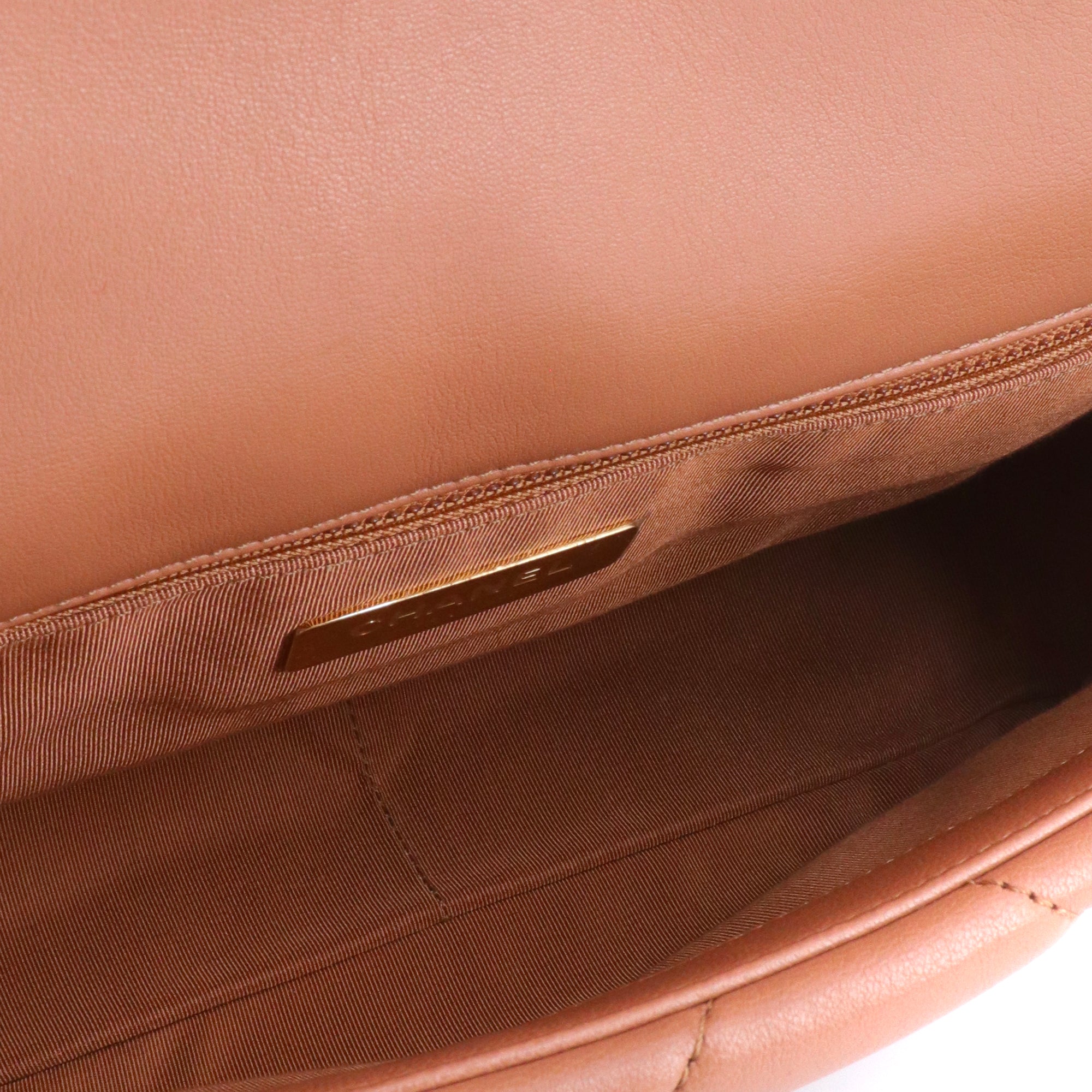 CHANEL - Sac à bandoulière 19 Chanel en cuir marron