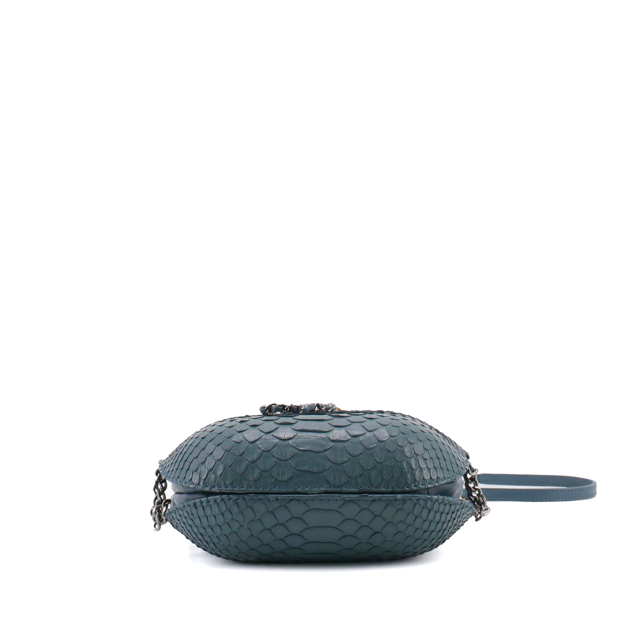 CHANEL - Sac à bandoulière Gabrielle Bucket Chanel en cuir lisse et exotique bleu