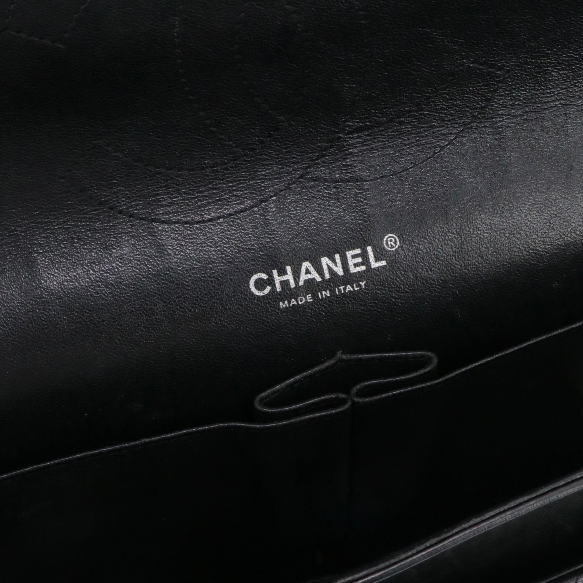 CHANEL - Sac à main Classique/Timeless Jumbo Chanel en cuir noir so black