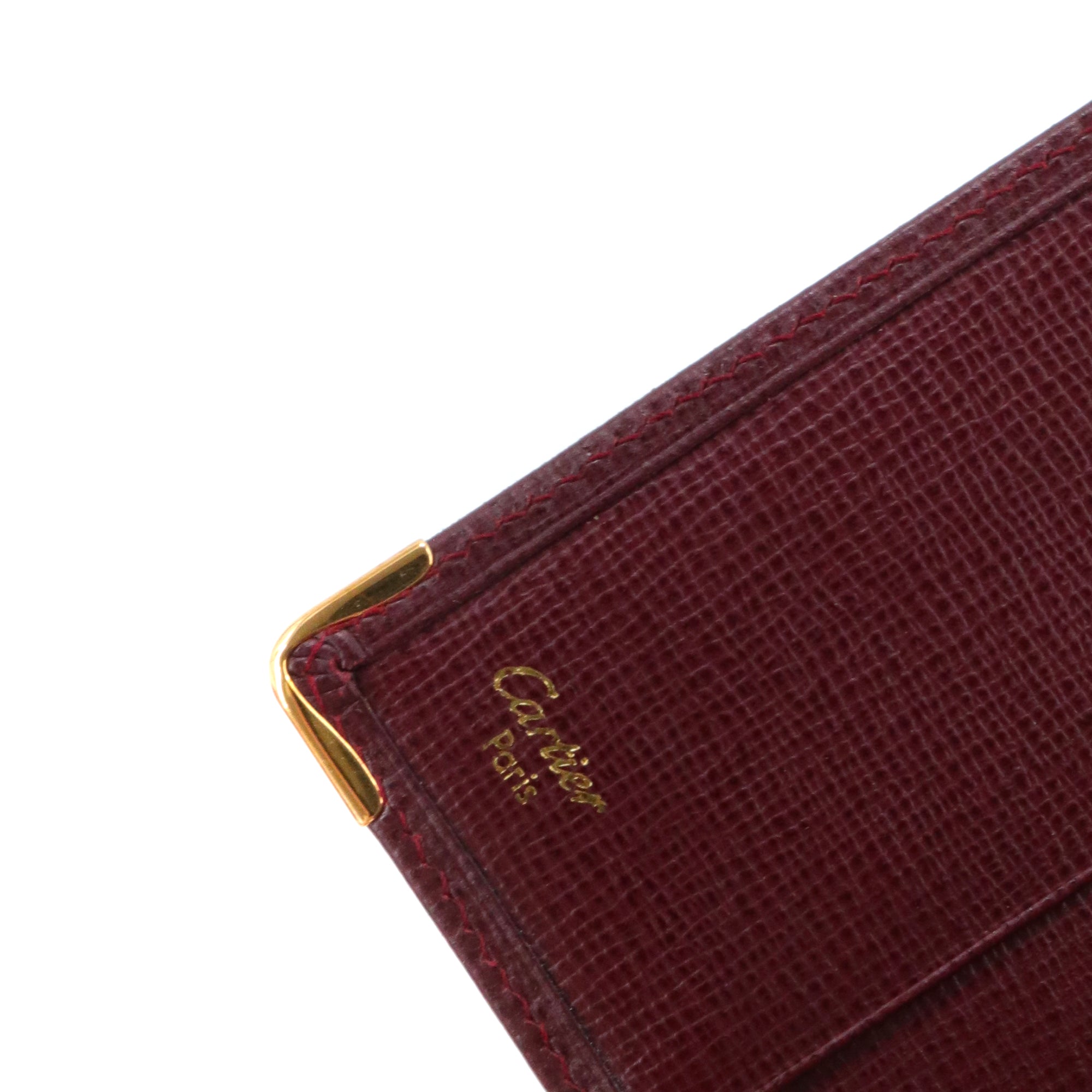 CARTIER - Portefeuille Multiple Must Cartier en cuir grainé bordeaux