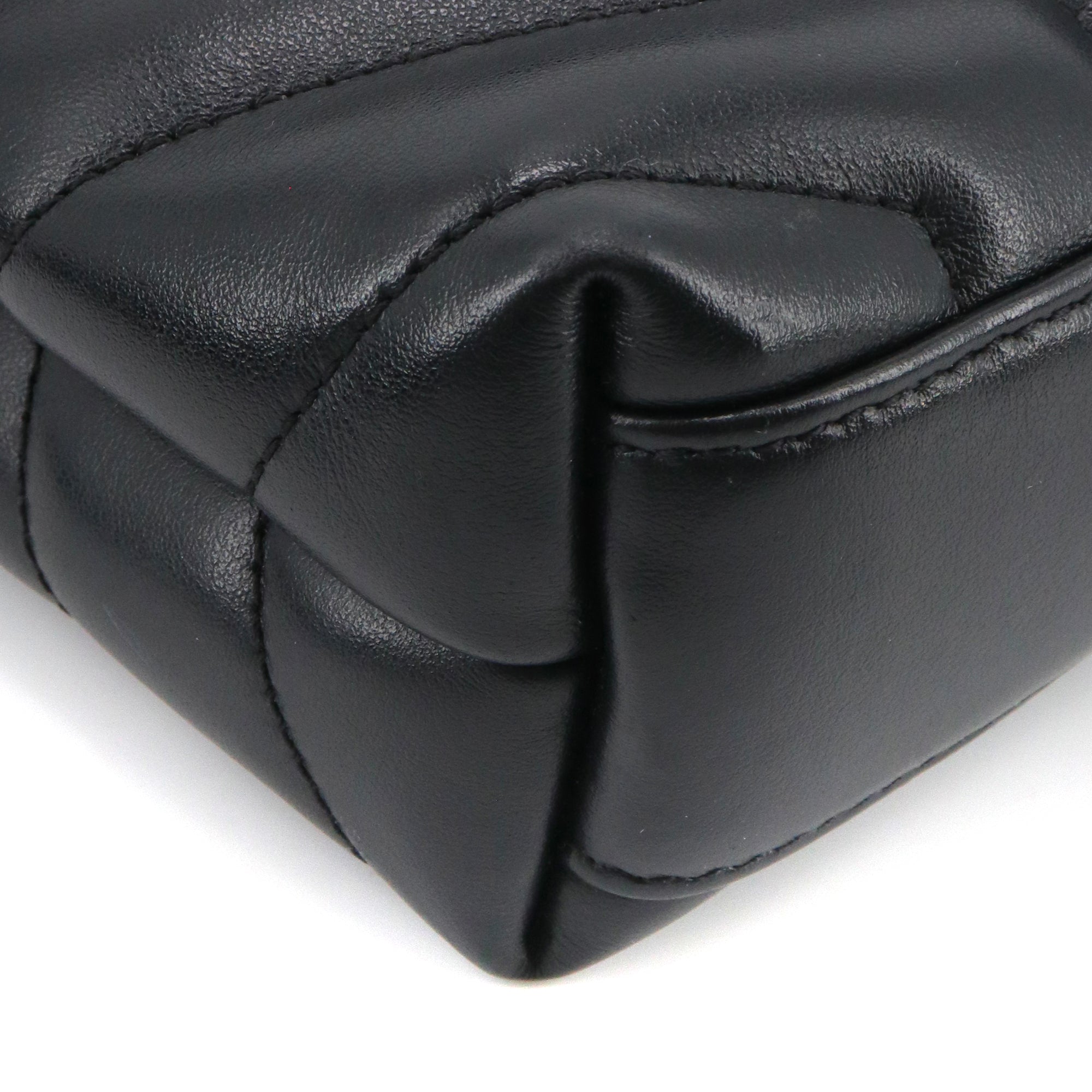 SAINT LAURENT - Sac à bandoulière Loulou Toy Saint Laurent en cuir chevron noir