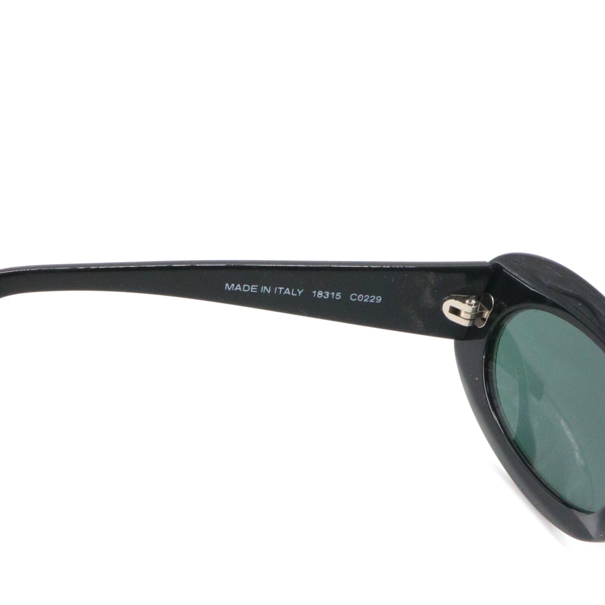 CHANEL - Lunettes de soleil Chanel en plastique noir et blanc vintage