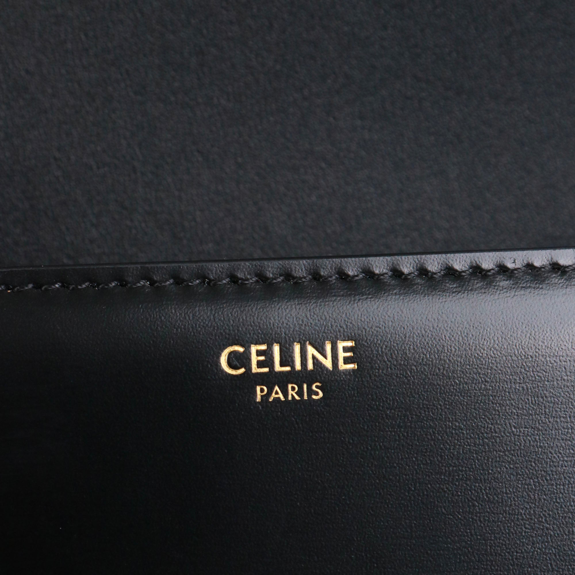 CELINE - Sac à bandoulière Triomphe teen Celine en cuir box noir