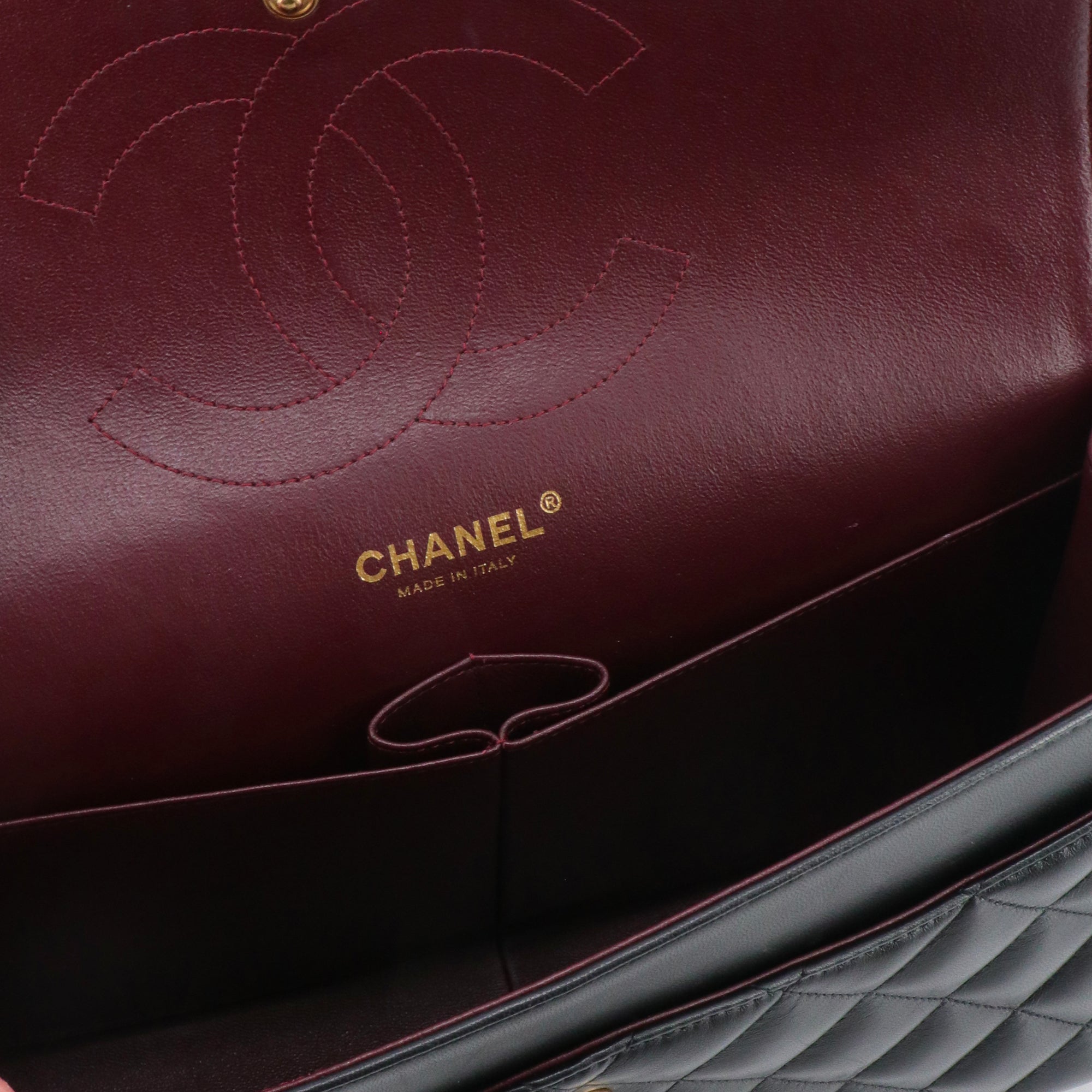CHANEL - Sac à main Classique/Timeless Jumbo Chanel en cuir lisse noir