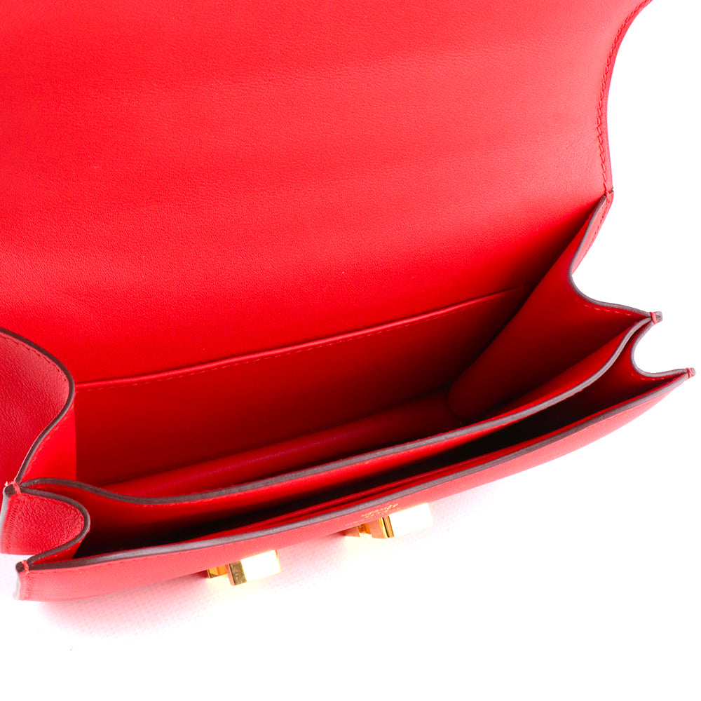 HERMÈS - Sac à bandoulière Constance 18 en cuir swift rouge