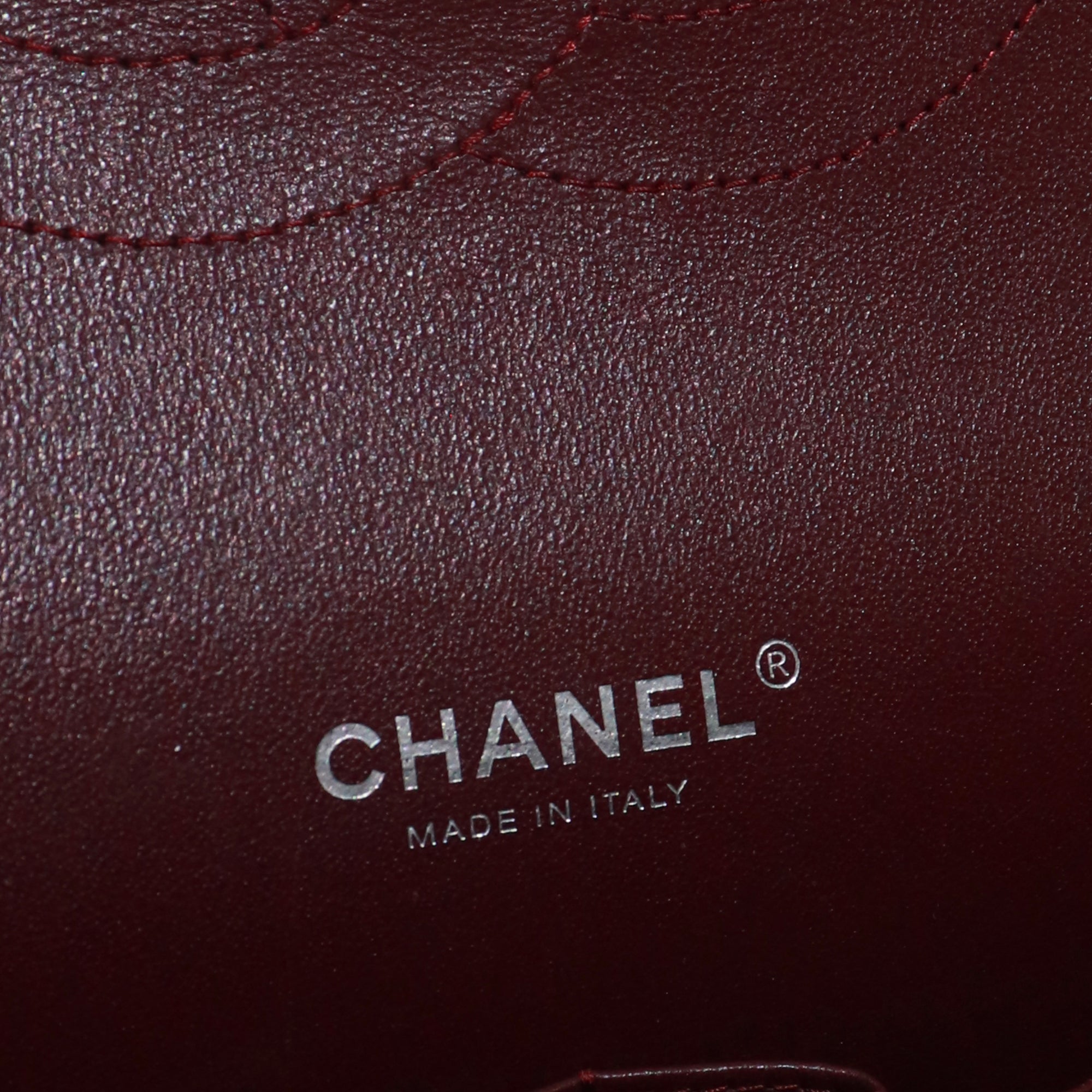 CHANEL - Sac à bandoulière Timeless Maxi Jumbo double flap en cuir caviar noir