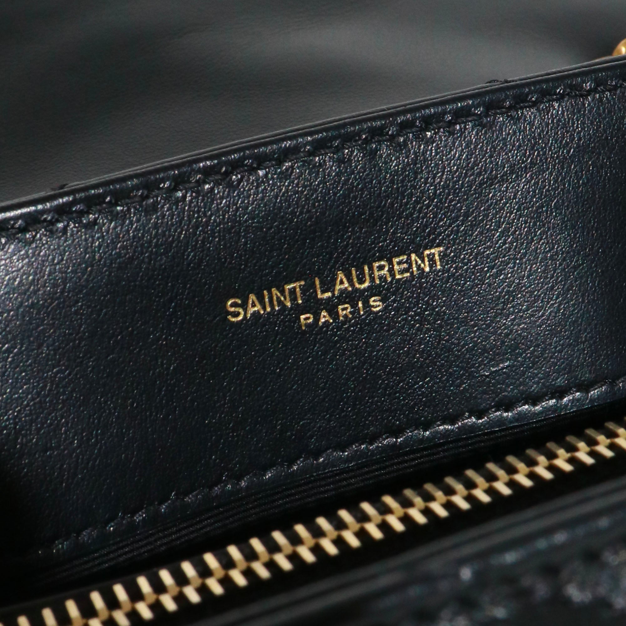 SAINT LAURENT - Sac à bandoulière Loulou small Saint Laurent en cuir matelassé noir