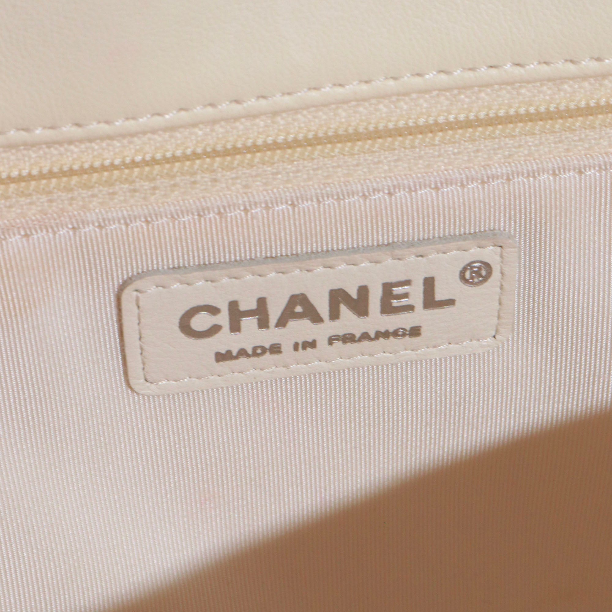 CHANEL - Sac à main Hula Hoop Chanel vintage en cuir blanc